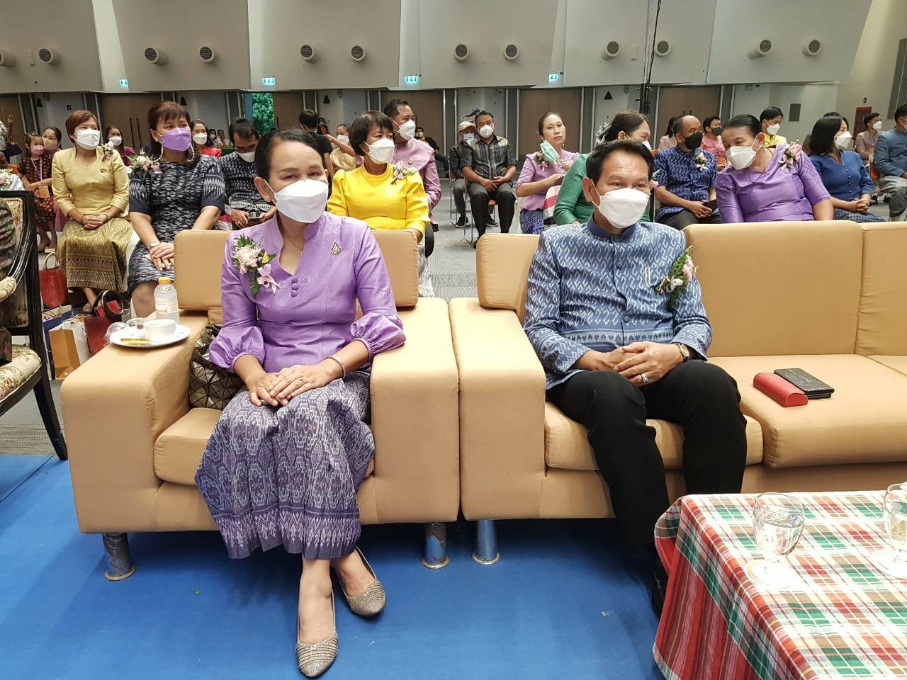 พช.ขอนแก่น : จัดแสดงและจำหน่ายผ้าไหม ผลิตภัณฑ์จากไหม OTOP : มัดหมี่ เบียนนาเล่ 2021 Mudmee Biennale 2021 ถักทอเส้นใยอีสาน สู่สายใยโลก Craft the world 