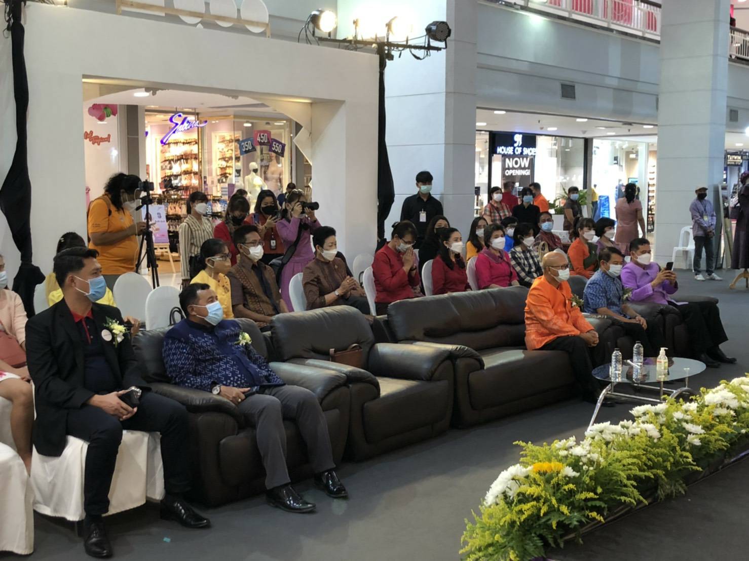 พช.ขอนแก่น : ร่วมเป็นเกียรติในพิธีเปิดโครงการตามแผนปฎิบัติราชการประจำปีของกลุ่มจังหวัดภาคตะวันออกเฉียงเหนือตอนกลาง ประจำปีงบประมาณ พ.ศ.2564 โครงการยกระดับผลิตภัณฑ์ชุมชนให้ได้มาตรฐาน กิจกรรมการจัดแสดงและจำหน่ายผลิตภัณฑ์ OTOP ภายใต้ชื่องาน “มหาสารคาม และกลุ่มร้อยแก่นสารสินธุ์”