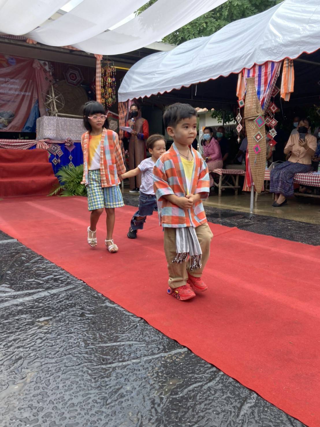 พช.ขอนแก่น : ร่วมพิธีเปิดโครงการพัฒนากระบวนการบริหารจัดการชุมชนท่องเที่ยวเชิงสร้างสรรค์ กิจกรรมส่งเสริมการเรียนรู้ที่นักท่องเที่ยวลงมือปฏิบัติ (D-HOPE)