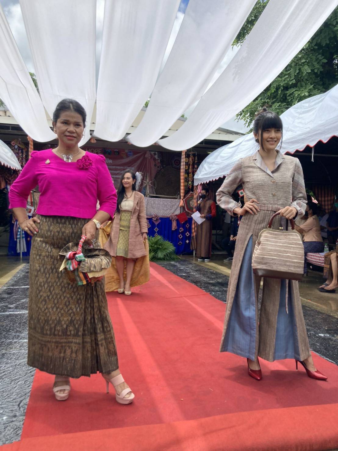 พช.ขอนแก่น : ร่วมพิธีเปิดโครงการพัฒนากระบวนการบริหารจัดการชุมชนท่องเที่ยวเชิงสร้างสรรค์ กิจกรรมส่งเสริมการเรียนรู้ที่นักท่องเที่ยวลงมือปฏิบัติ (D-HOPE)