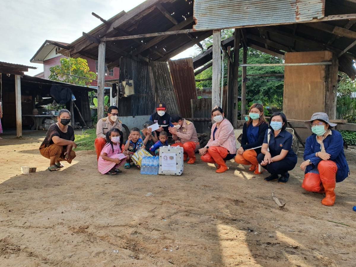 ?พช.ขอนแก่น : พัฒนาการจังหวัดขอนแก่น ลงพื้นที่ช่วยเหลือเด็กยากจนที่ประสบอุทกภัยในพื้นที่อำเภอมัญจาคีรี จังหวัดขอนแก่น ?