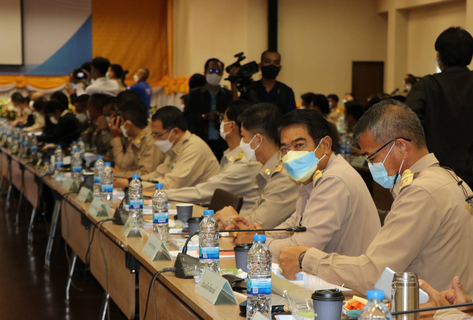 ?จว.ขอนแก่น : พล.อ.ประวิตร วงษ์สุวรรณ รองนายกรัฐมนตรี ลงพื้นที่ตรวจน้ำท่วมขอนแก่น สั่งเร่งช่วยเหลือ ปชช. เดินหน้าแผนจัดการน้ำทั้งระบบ?