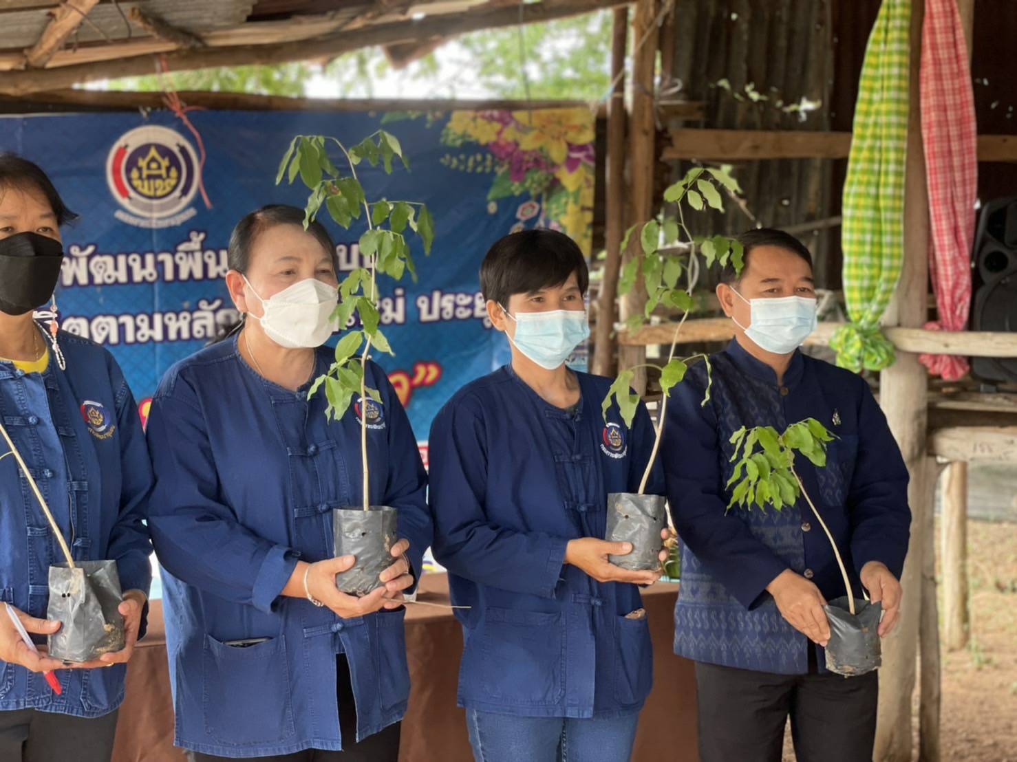 แปลง ”โคกหนองนา แห่งน้ำใจและความหวัง “ ที่เข้าร่วมโครงการ กับ พช. ขอนแก่น : เดินหน้าเอามื้อสามัคคี อย่างต่อเนื่องขับเคลื่อนการสร้างพื้นที่ ต้นแบบการพัฒนาคุณภาพชีวิต ตามหลักทฤษฎีใหม่ ประยุกต์สู่  ”โคก หนอง นา พัฒนาชุมชน”