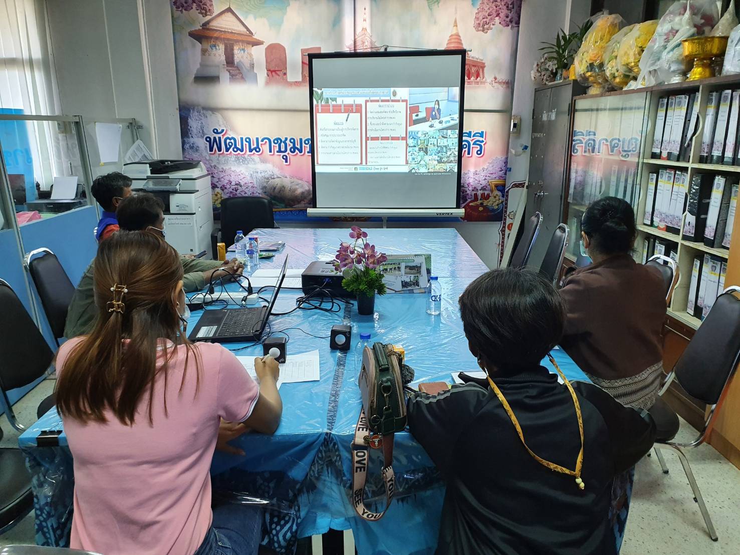 พช.ขอนแก่น : ร่วมประชุมการเพิ่มศักยภาพกลไกการขับเคลื่อนกองทุนชุมชนตามหลักธรรมาภิบาล กิจกรรมเพิ่มศักยภาพคณะกรรมการโครงการแก้ไขปัญหาความยากจน (กข.คจ) ประจำปีงบประมาณ พ.ศ. 2565 ผ่านระบบการประชุมทางไกล (Video Conference)