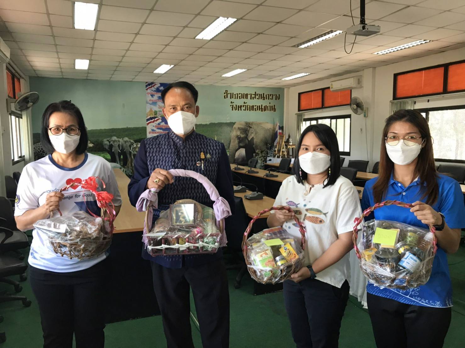 พช.ขอนแก่น : พัฒนาการจังหวัดขอนแก่น ลงพื้นติดตามกิจกรรมตามยุทธศาสตร์กรมฯและผลการขับเคลื่อนภารกิจสำคัญในเดือนธันวาคม 2564 พร้อมให้กำลังใจเจ้าหน้าที่พัฒนาชุมชนอำเภอ