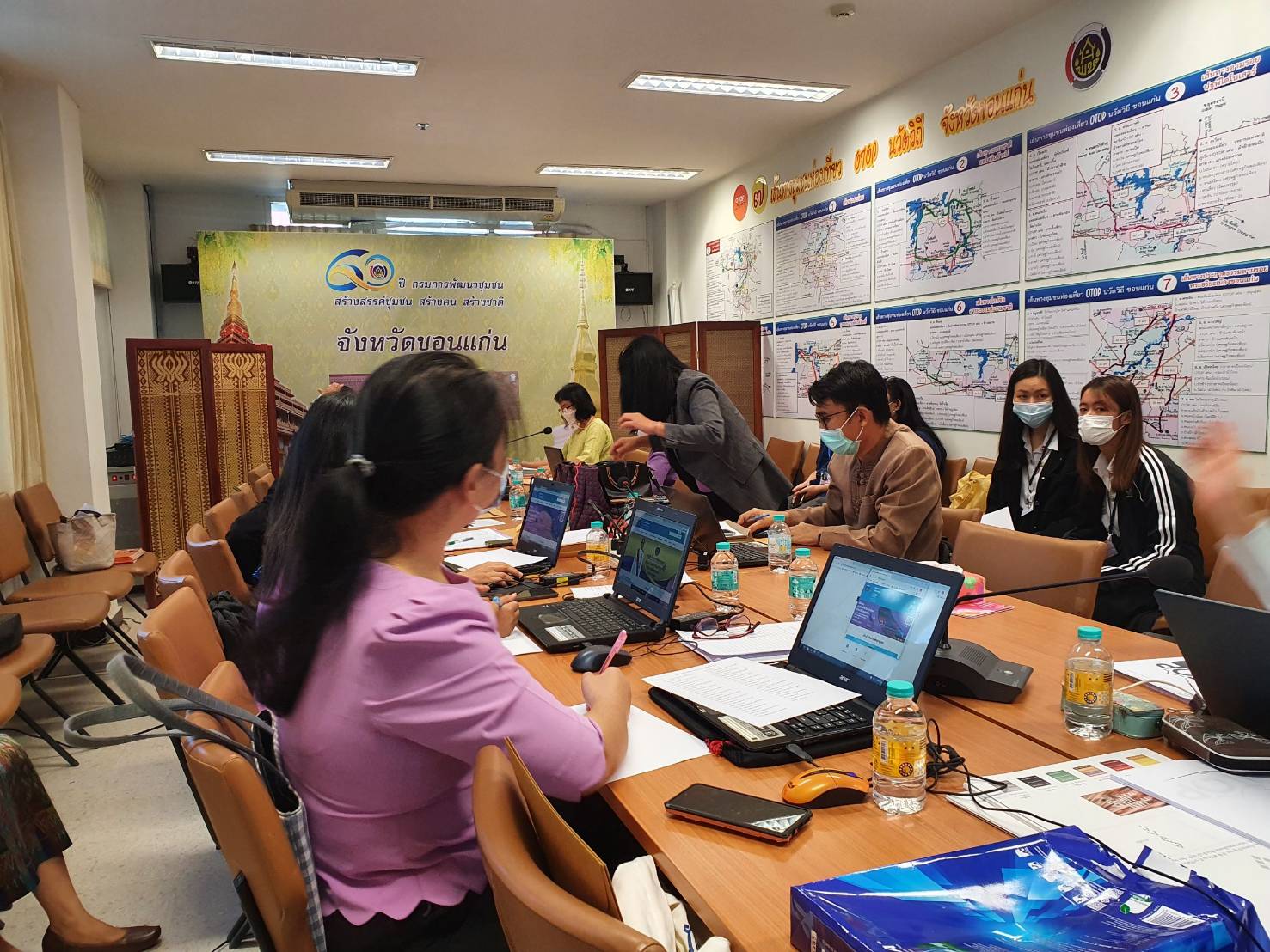 พช.ขอนแก่น : ดำเนินงานโครงการหนึ่งตำบล หนึ่งผลิตภัณฑ์ จังหวัดขอนแก่น ประจำปีงบประมาณ พ.ศ. 2565 กิจกรรมประชุมชี้แจงแนวทางการดำเนินงานโครงการหนึ่งตำบล หนึ่งผลิตภัณฑ์ แก่เจ้าหน้าที่พัฒนาชุมชนผู้รับผิดชอบงาน OTOP