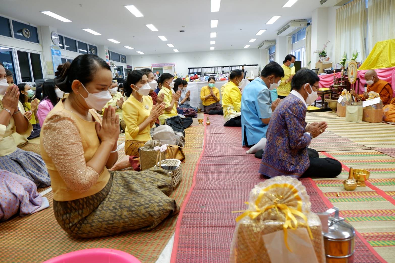 พช.ขอนแก่น : ทำบุญสำนักงานพัฒนาชุมชนจังหวัดขอนแก่น และพิธีมอบ”พระพุทธพัฒนปชานาถ”
