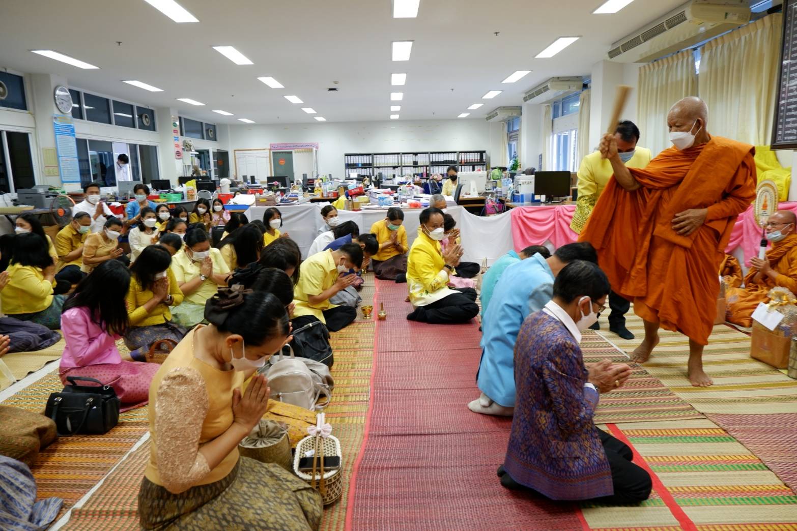 พช.ขอนแก่น : ทำบุญสำนักงานพัฒนาชุมชนจังหวัดขอนแก่น และพิธีมอบ”พระพุทธพัฒนปชานาถ”