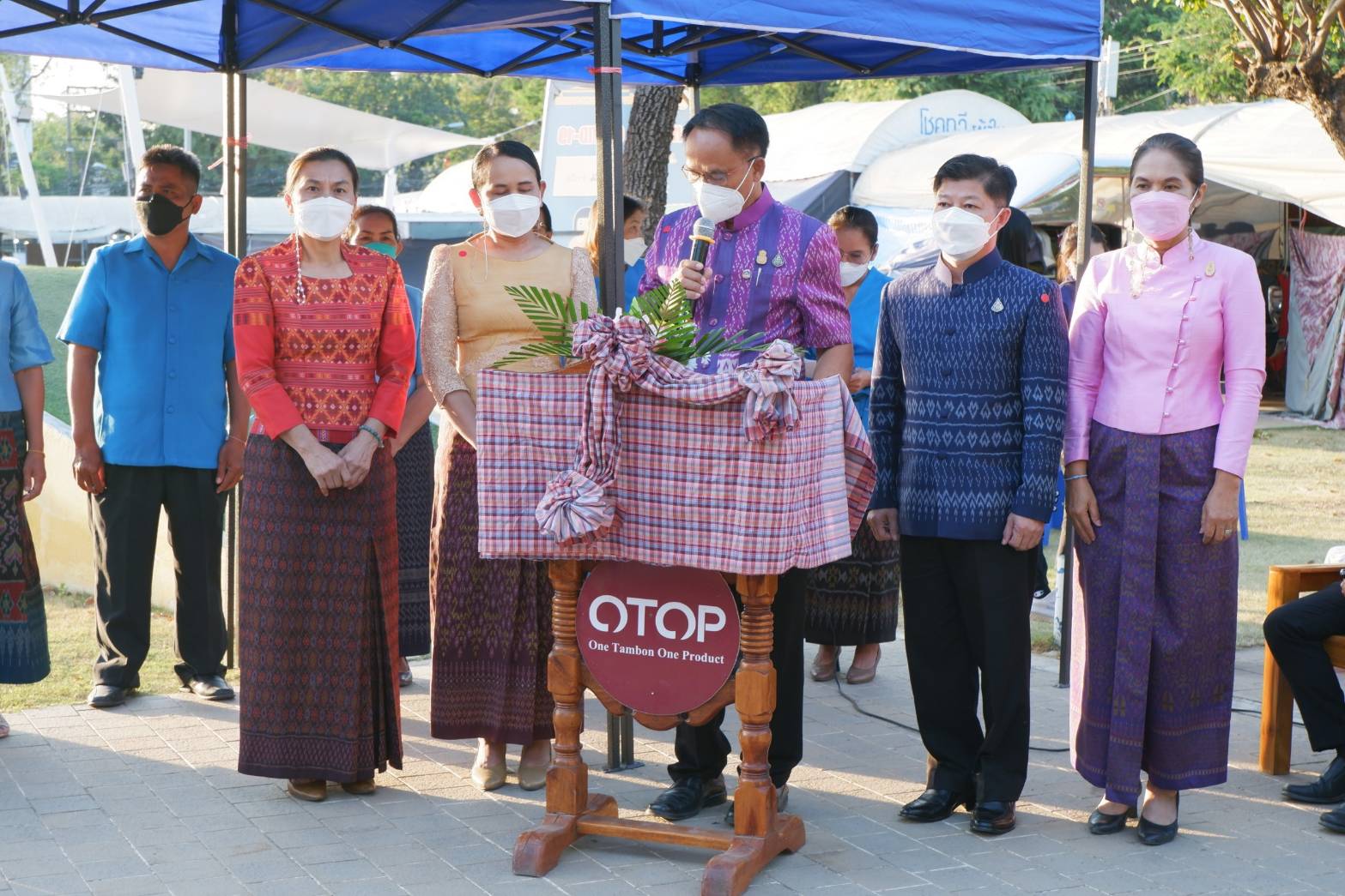 จังหวัดขอนแก่น : เปิดงาน OTOP ก้าวไกล มั่นใจ สู้โควิด กระตุ้นเศรษฐกิจฐานราก เพิ่มมูลค่าการจำหน่ายผลิตภัณฑ์ OTOP