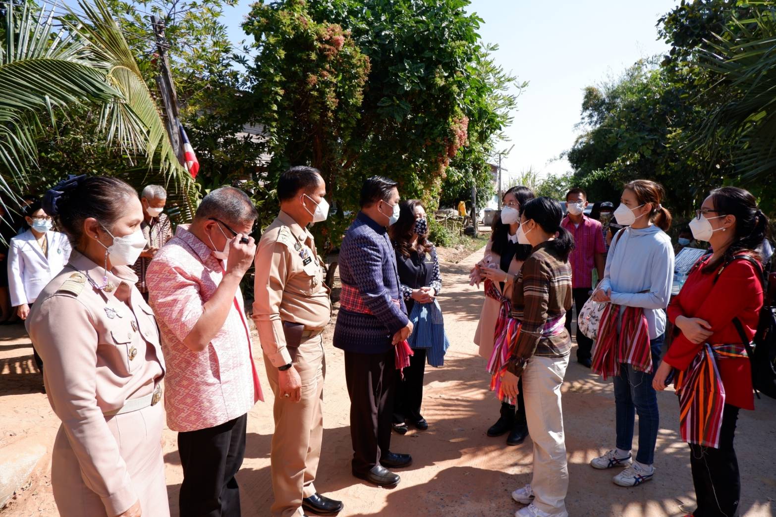พช.ขอนแก่น : ผนึกกำลังกับกงสุลใหญ่ สาธารณรัฐประชาชนจีน ประจำประเทศไทย ณ จังหวัดขอนแก่น ชู “คู่เสี่ยว เกี่ยวก้อย แก้จนคนขอนแก่น” โมเดลแก้จนของคนขอนแก่น แก้ไขปัญหาความยากจนทุกช่วงวัย