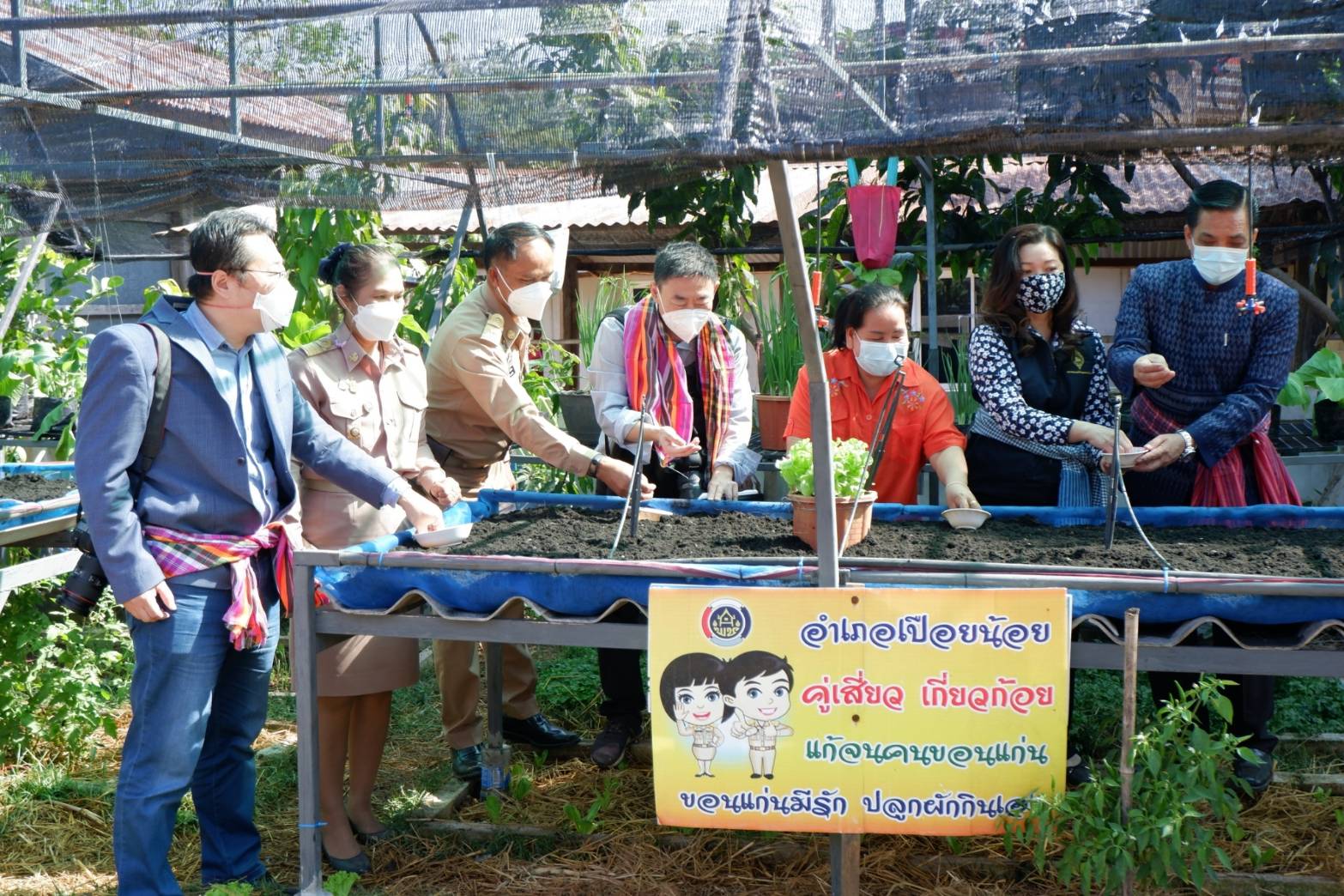 พช.ขอนแก่น : ผนึกกำลังกับกงสุลใหญ่ สาธารณรัฐประชาชนจีน ประจำประเทศไทย ณ จังหวัดขอนแก่น ชู “คู่เสี่ยว เกี่ยวก้อย แก้จนคนขอนแก่น” โมเดลแก้จนของคนขอนแก่น แก้ไขปัญหาความยากจนทุกช่วงวัย