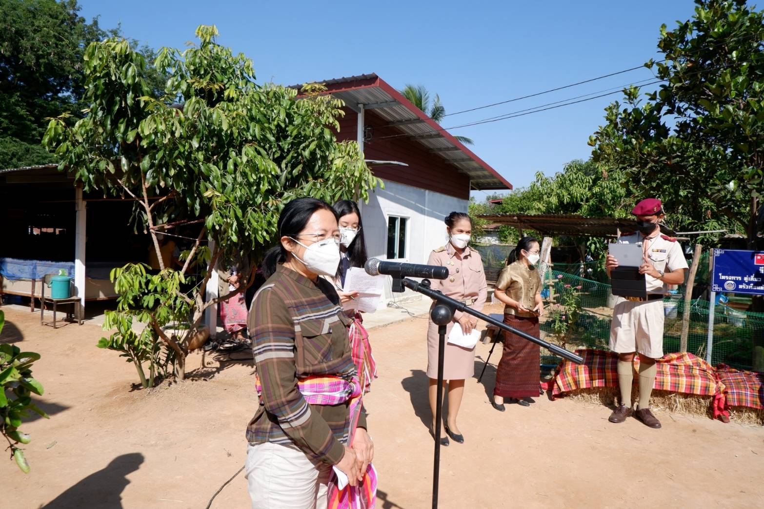 พช.ขอนแก่น : ผนึกกำลังกับกงสุลใหญ่ สาธารณรัฐประชาชนจีน ประจำประเทศไทย ณ จังหวัดขอนแก่น ชู “คู่เสี่ยว เกี่ยวก้อย แก้จนคนขอนแก่น” โมเดลแก้จนของคนขอนแก่น แก้ไขปัญหาความยากจนทุกช่วงวัย
