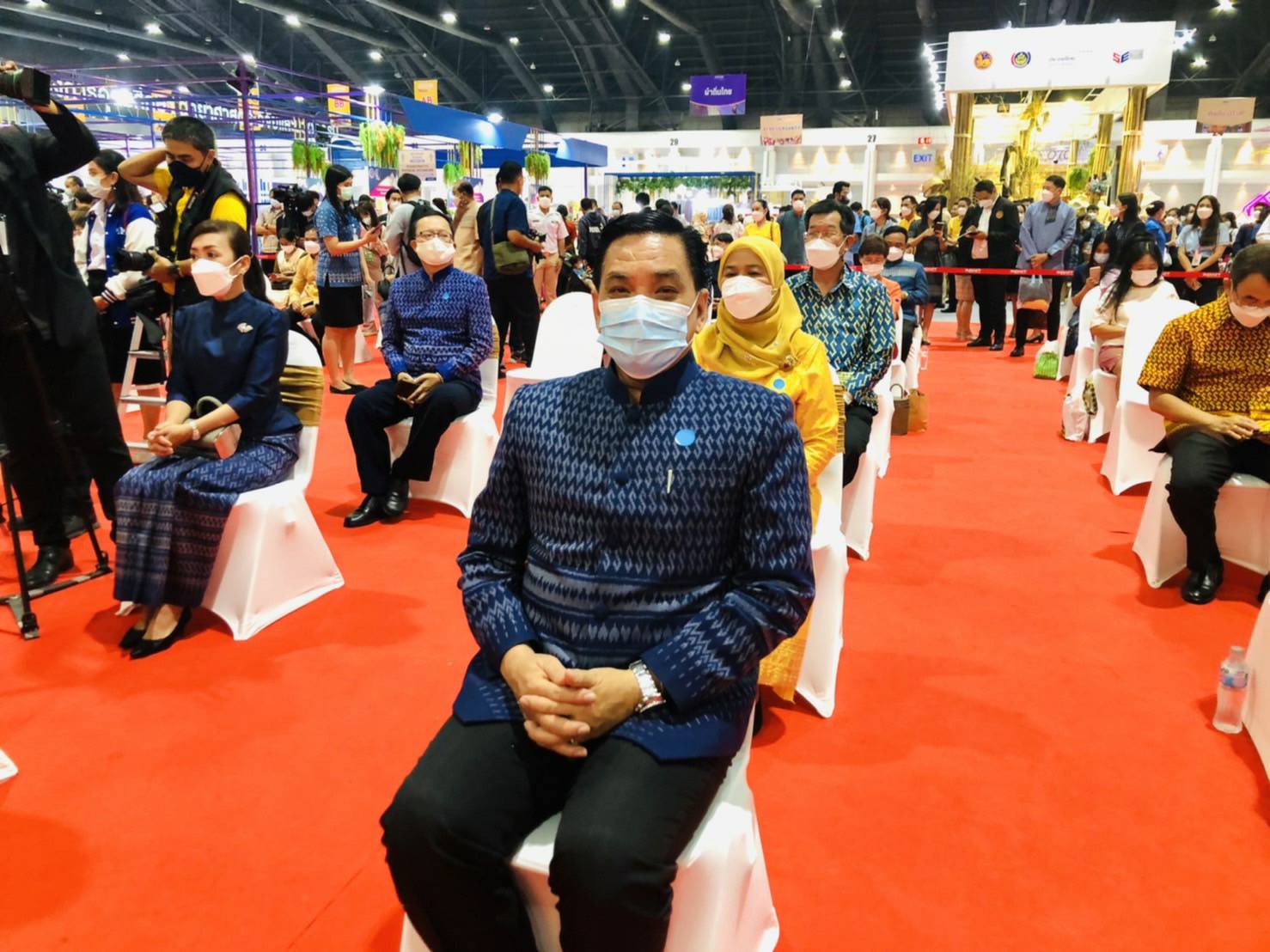 ผู้บริหารจังหวัดขอนแก่น ร่วมเป็นเกียรติในพิธีเปิดงาน โอทอปไทย สู้ภัยโควิด – 19