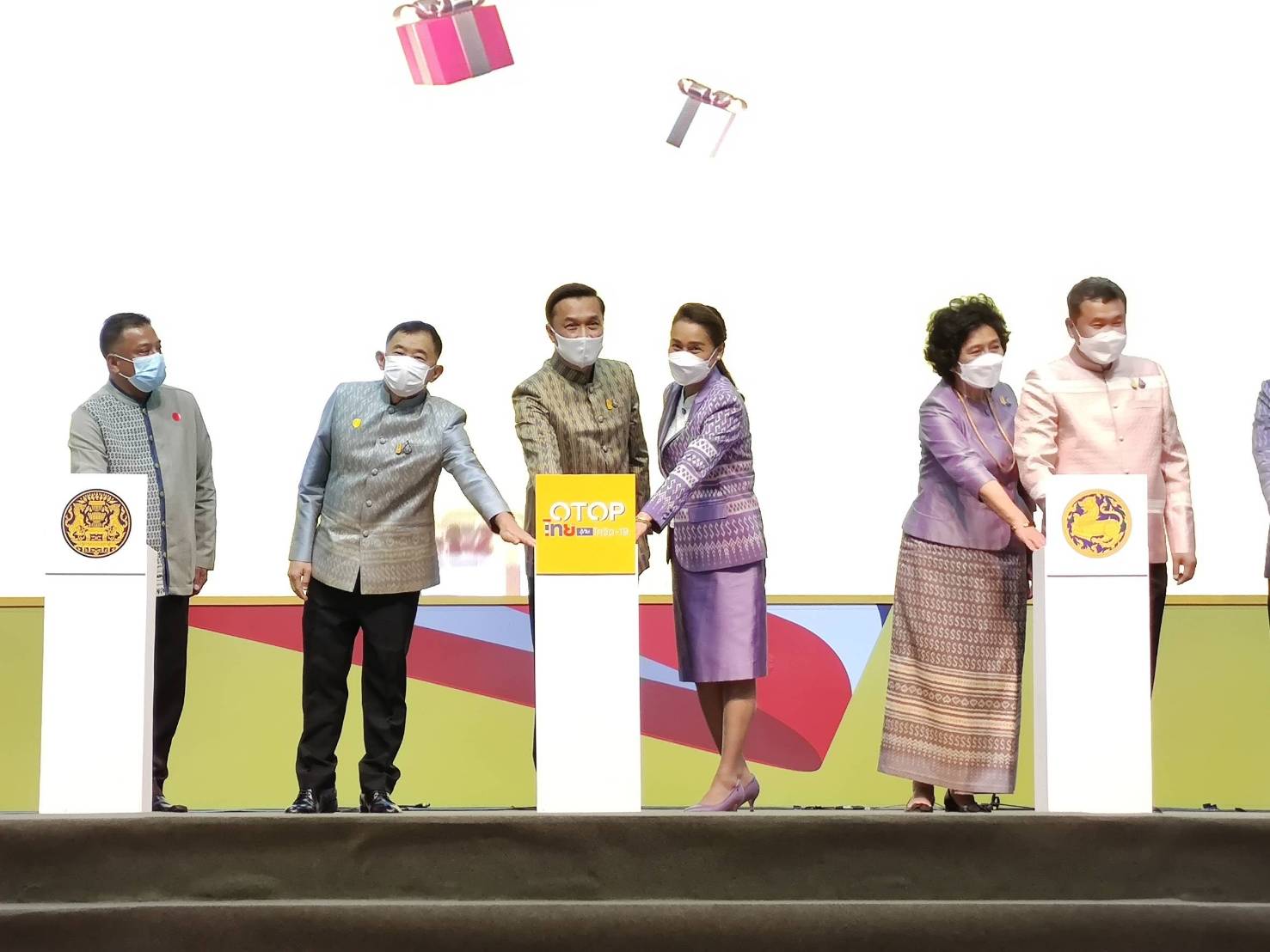 ผู้บริหารจังหวัดขอนแก่น ร่วมเป็นเกียรติในพิธีเปิดงาน โอทอปไทย สู้ภัยโควิด – 19