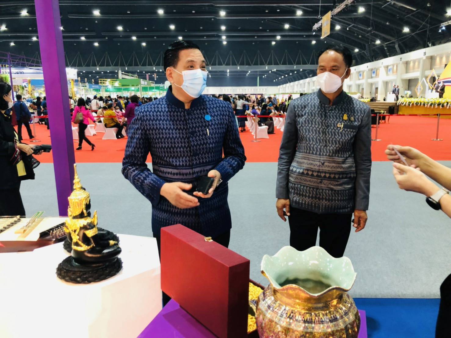 ผู้บริหารจังหวัดขอนแก่น ร่วมเป็นเกียรติในพิธีเปิดงาน โอทอปไทย สู้ภัยโควิด – 19