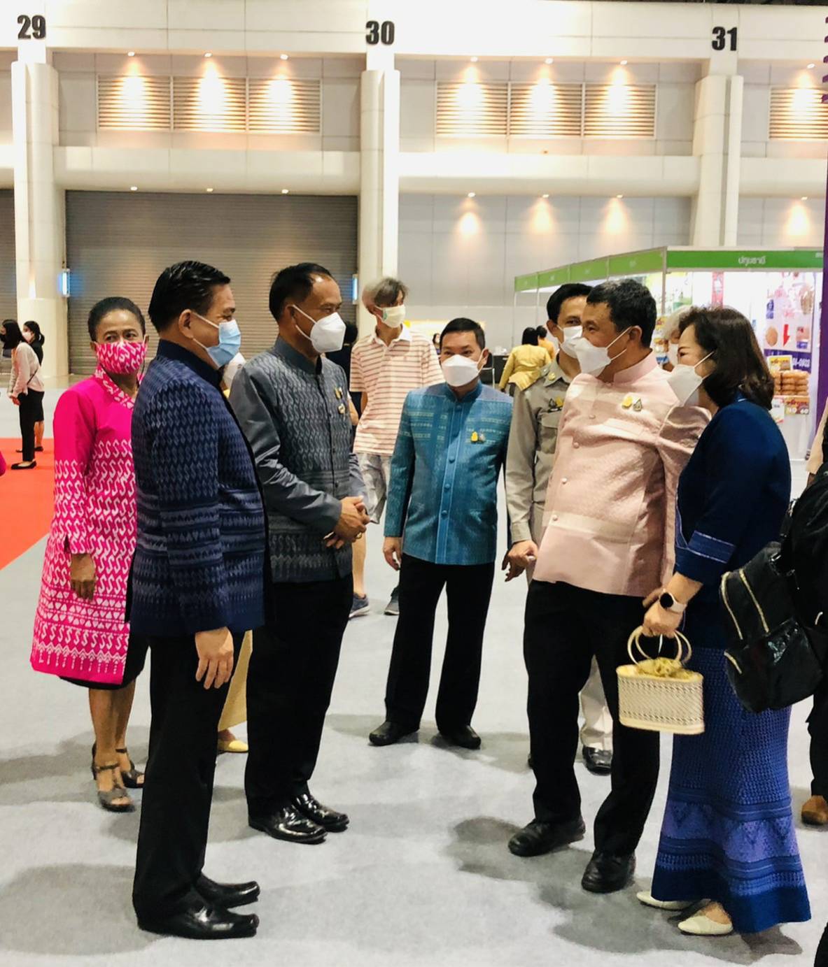ผู้บริหารจังหวัดขอนแก่น ร่วมเป็นเกียรติในพิธีเปิดงาน โอทอปไทย สู้ภัยโควิด – 19