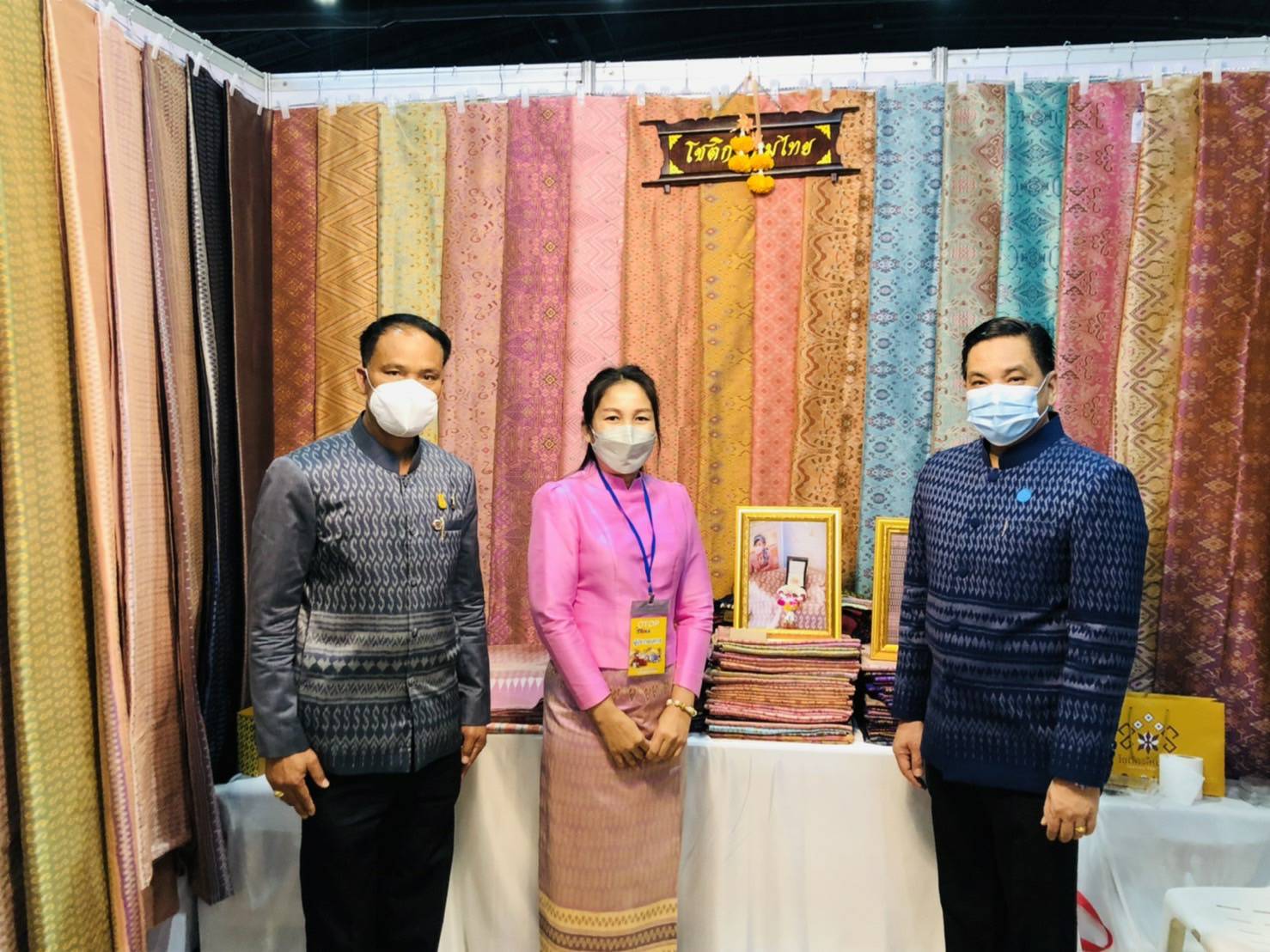 ผู้บริหารจังหวัดขอนแก่น ร่วมเป็นเกียรติในพิธีเปิดงาน โอทอปไทย สู้ภัยโควิด – 19