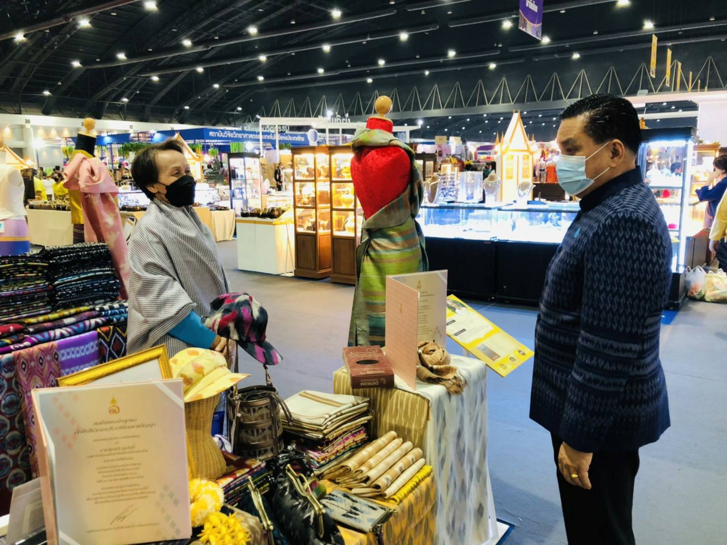 ผู้บริหารจังหวัดขอนแก่น ร่วมเป็นเกียรติในพิธีเปิดงาน โอทอปไทย สู้ภัยโควิด – 19