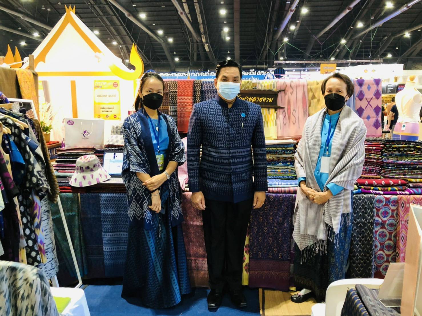 ผู้บริหารจังหวัดขอนแก่น ร่วมเป็นเกียรติในพิธีเปิดงาน โอทอปไทย สู้ภัยโควิด – 19