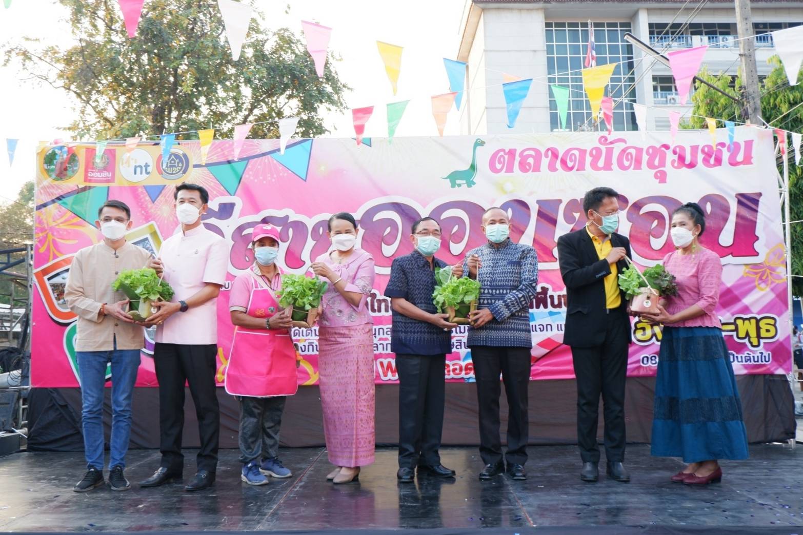 พช.ขอนแก่น : ร่วมพิธีเปิดโครงการตลาดนัดชุมชนอีสานออนซอน ประจำปี 2564