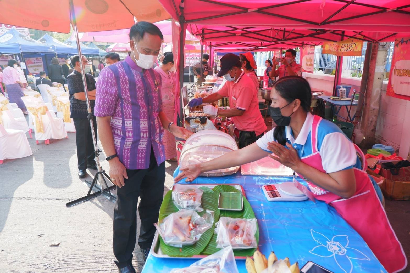 พช.ขอนแก่น : ร่วมพิธีเปิดโครงการตลาดนัดชุมชนอีสานออนซอน ประจำปี 2564