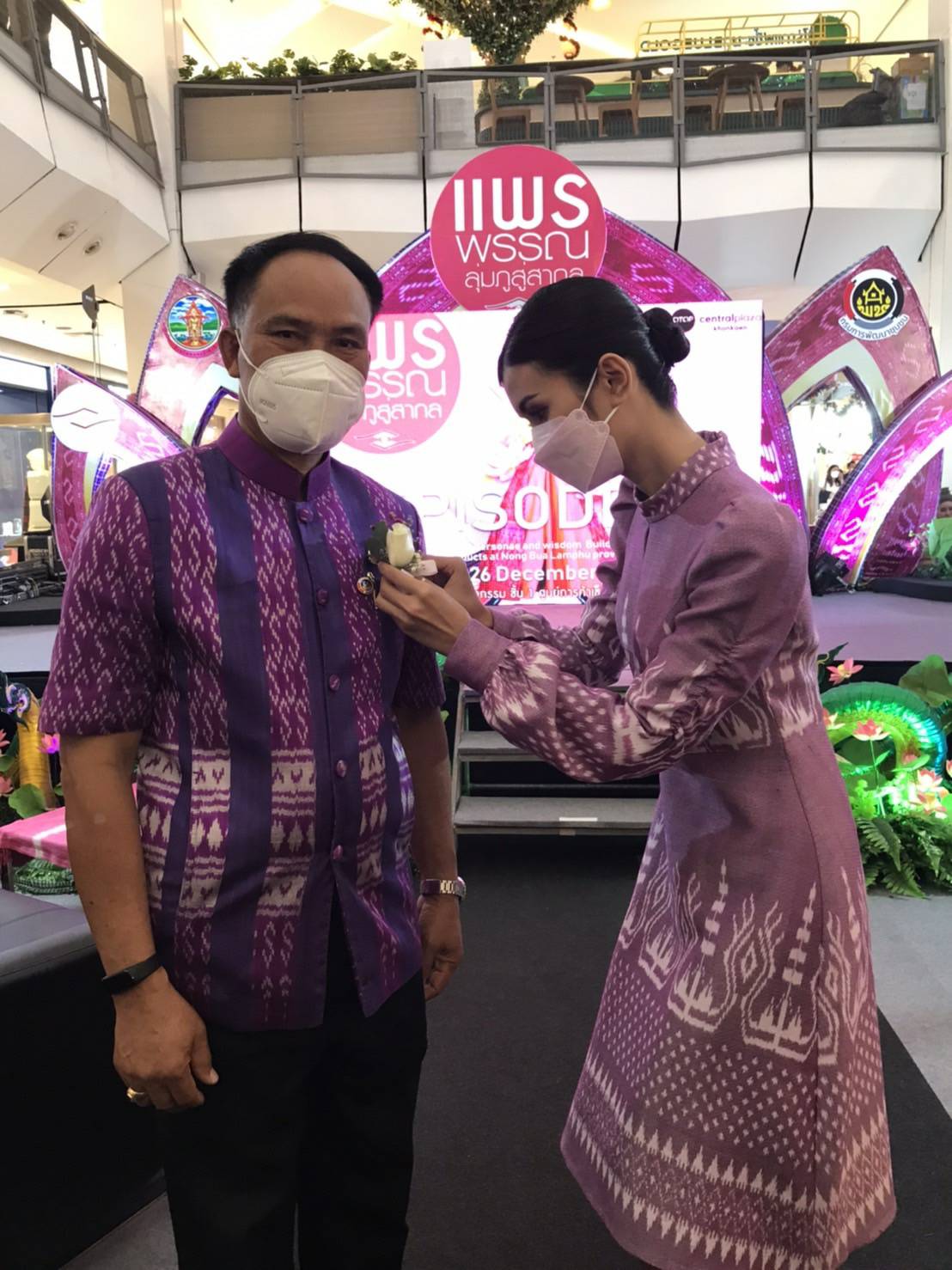 พช.ขอนแก่น : ร่วมพิธีเปิดโครงการส่งเสริมพัฒนาศักยภาพผลิตภัณฑ์ชุมชนวิถี วิธีหนองบัวลำภู “แพรพรรณลุ่มภูสู่สากล EP.4” กิจกรรมที่ 2 จัดแสดงและจำหน่ายผลิตภัณฑ์ชุมชนในระดับภูมิภาค