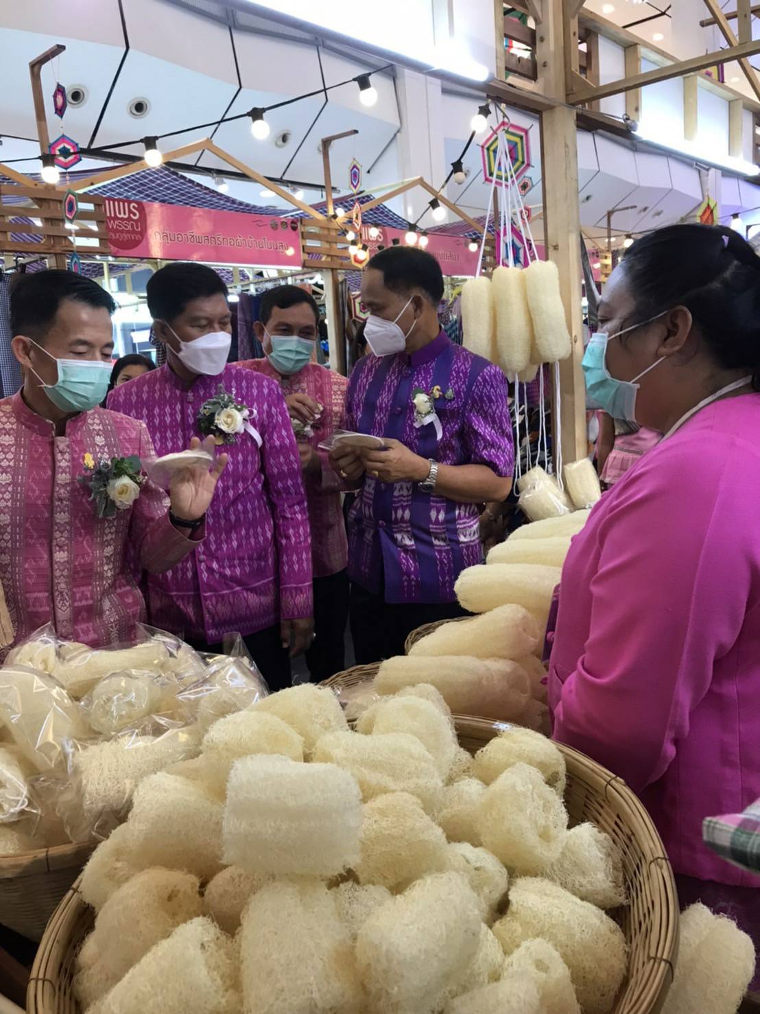 พช.ขอนแก่น : ร่วมพิธีเปิดโครงการส่งเสริมพัฒนาศักยภาพผลิตภัณฑ์ชุมชนวิถี วิธีหนองบัวลำภู “แพรพรรณลุ่มภูสู่สากล EP.4” กิจกรรมที่ 2 จัดแสดงและจำหน่ายผลิตภัณฑ์ชุมชนในระดับภูมิภาค