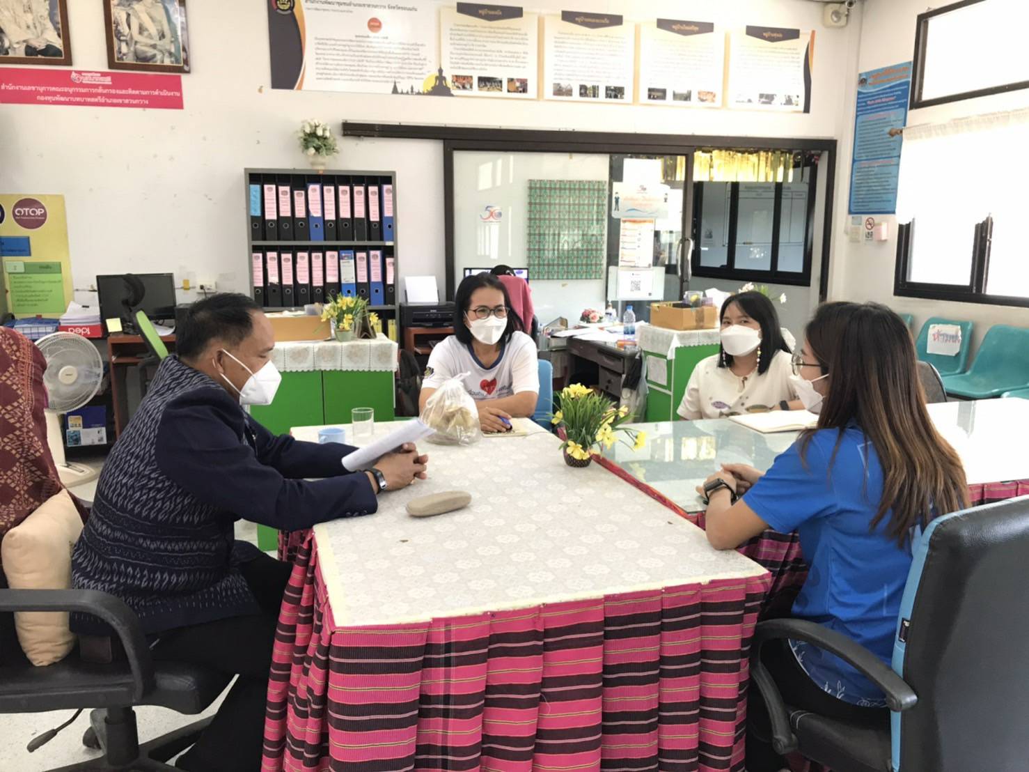 พช.ขอนแก่น : พัฒนาการจังหวัดขอนแก่น ลงพื้นติดตามกิจกรรมตามยุทธศาสตร์กรมฯและผลการขับเคลื่อนภารกิจสำคัญในเดือนธันวาคม 2564 พร้อมให้กำลังใจเจ้าหน้าที่พัฒนาชุมชนอำเภอ