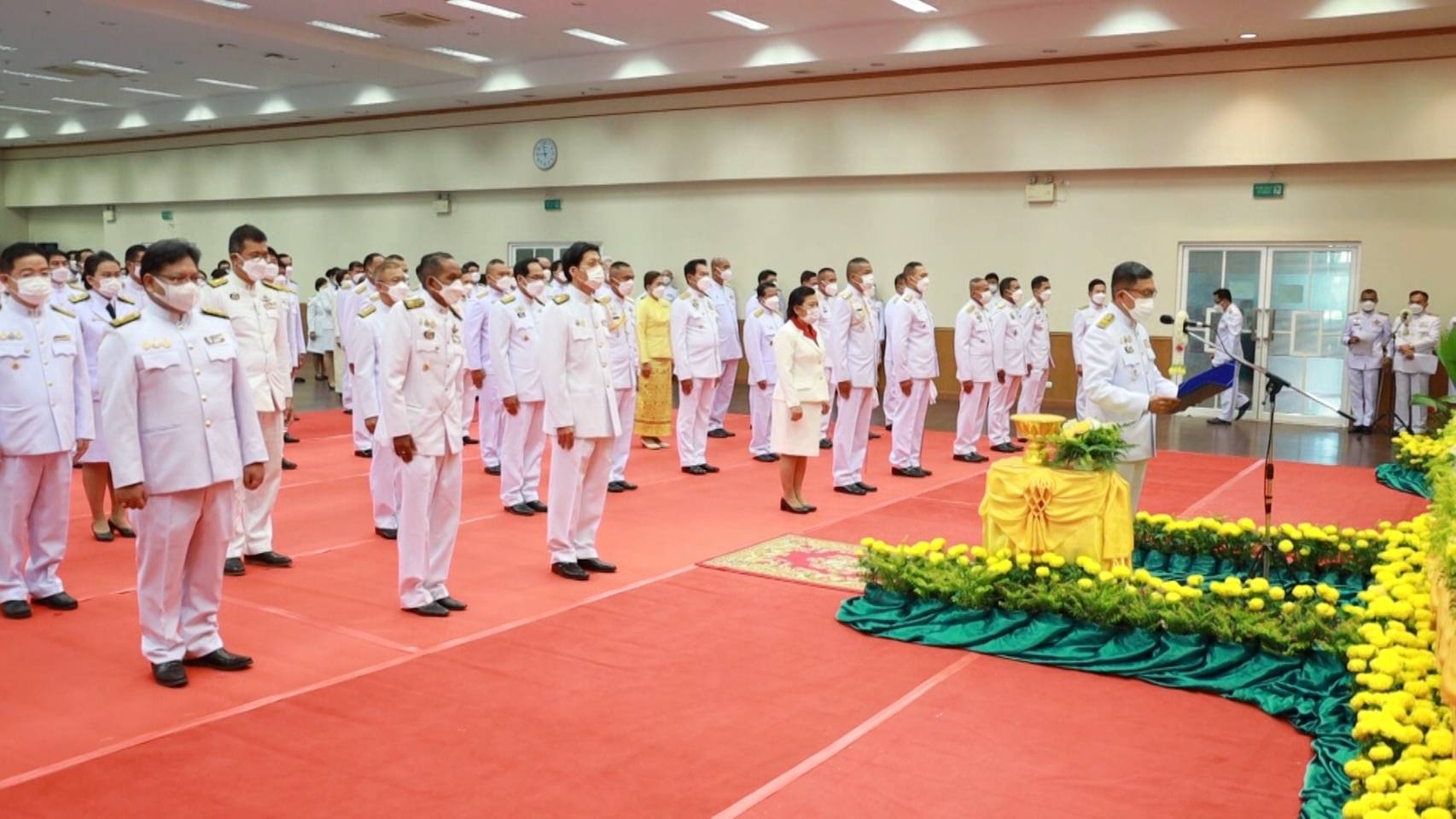 จังหวัดขอนแก่น จัดพิธีถวายพานพุ่มดอกไม้สด ถวายราชสดุดีและถวายบังคม เนื่องในวันคล้ายวันพระบรมราชสมภพพระบาทสมเด็จพระชนกาธิเบศร มหาภูมิพลอดุลยเดชมหาราช บรมนาถบพิตร วันชาติ และวันพ่อแห่งชาติ 5 ธ.ค. 2564
