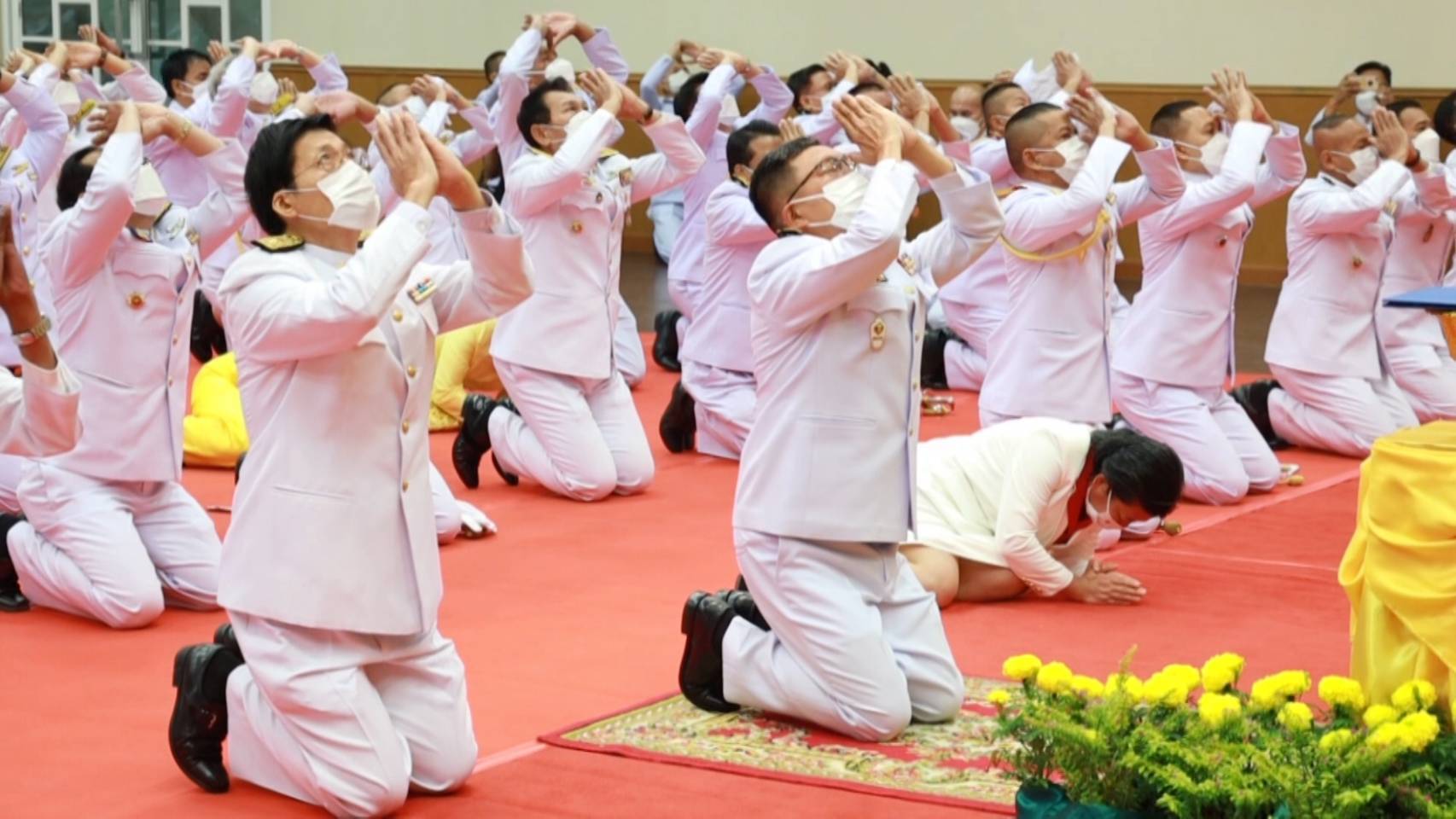 จังหวัดขอนแก่น จัดพิธีถวายพานพุ่มดอกไม้สด ถวายราชสดุดีและถวายบังคม เนื่องในวันคล้ายวันพระบรมราชสมภพพระบาทสมเด็จพระชนกาธิเบศร มหาภูมิพลอดุลยเดชมหาราช บรมนาถบพิตร วันชาติ และวันพ่อแห่งชาติ 5 ธ.ค. 2564
