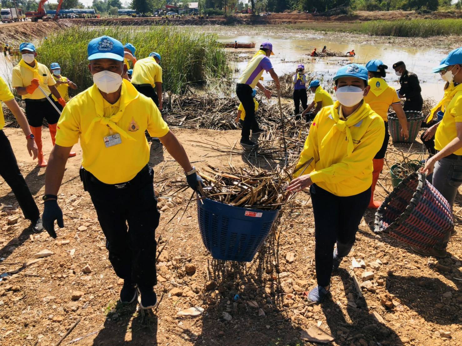จังหวัดขอนแก่น จัดพิธีถวายพานพุ่มดอกไม้สด ถวายราชสดุดีและถวายบังคม เนื่องในวันคล้ายวันพระบรมราชสมภพพระบาทสมเด็จพระชนกาธิเบศร มหาภูมิพลอดุลยเดชมหาราช บรมนาถบพิตร วันชาติ และวันพ่อแห่งชาติ 5 ธ.ค. 2564