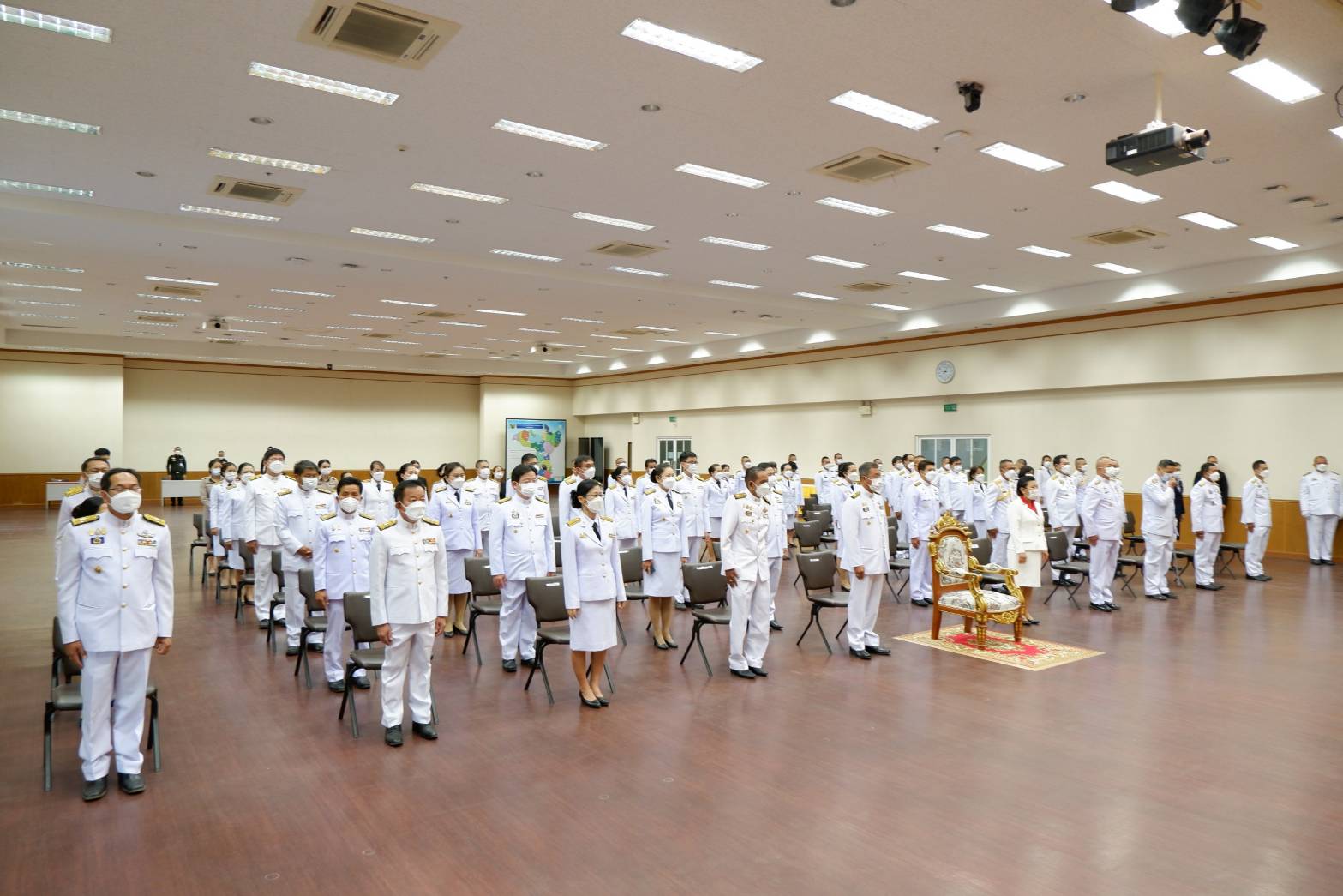 พช.ขอนแก่น : ร่วมพิธีวางพานพุ่มดอกไม้ ถวายราชสักการะหน้าพระบรมสาทิสลักษณ์สมเด็จพระนเรศวรมหาราช เนื่องในวันคล้ายวันกระทำยุทธหัตถีของสมเด็จพระนเรศวรมหาราช