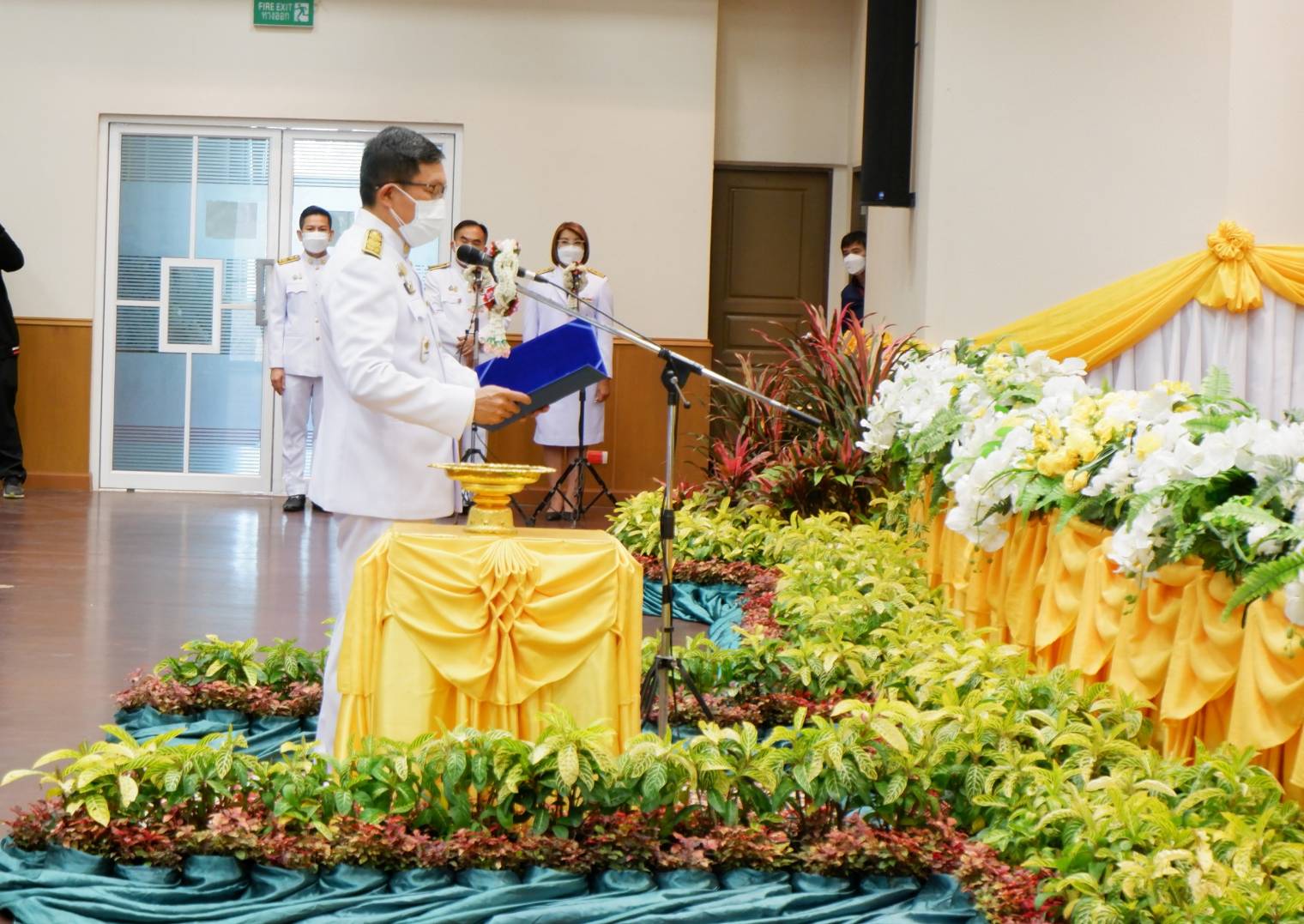 พช.ขอนแก่น : ร่วมพิธีวางพานพุ่มดอกไม้ ถวายราชสักการะหน้าพระบรมสาทิสลักษณ์สมเด็จพระนเรศวรมหาราช เนื่องในวันคล้ายวันกระทำยุทธหัตถีของสมเด็จพระนเรศวรมหาราช