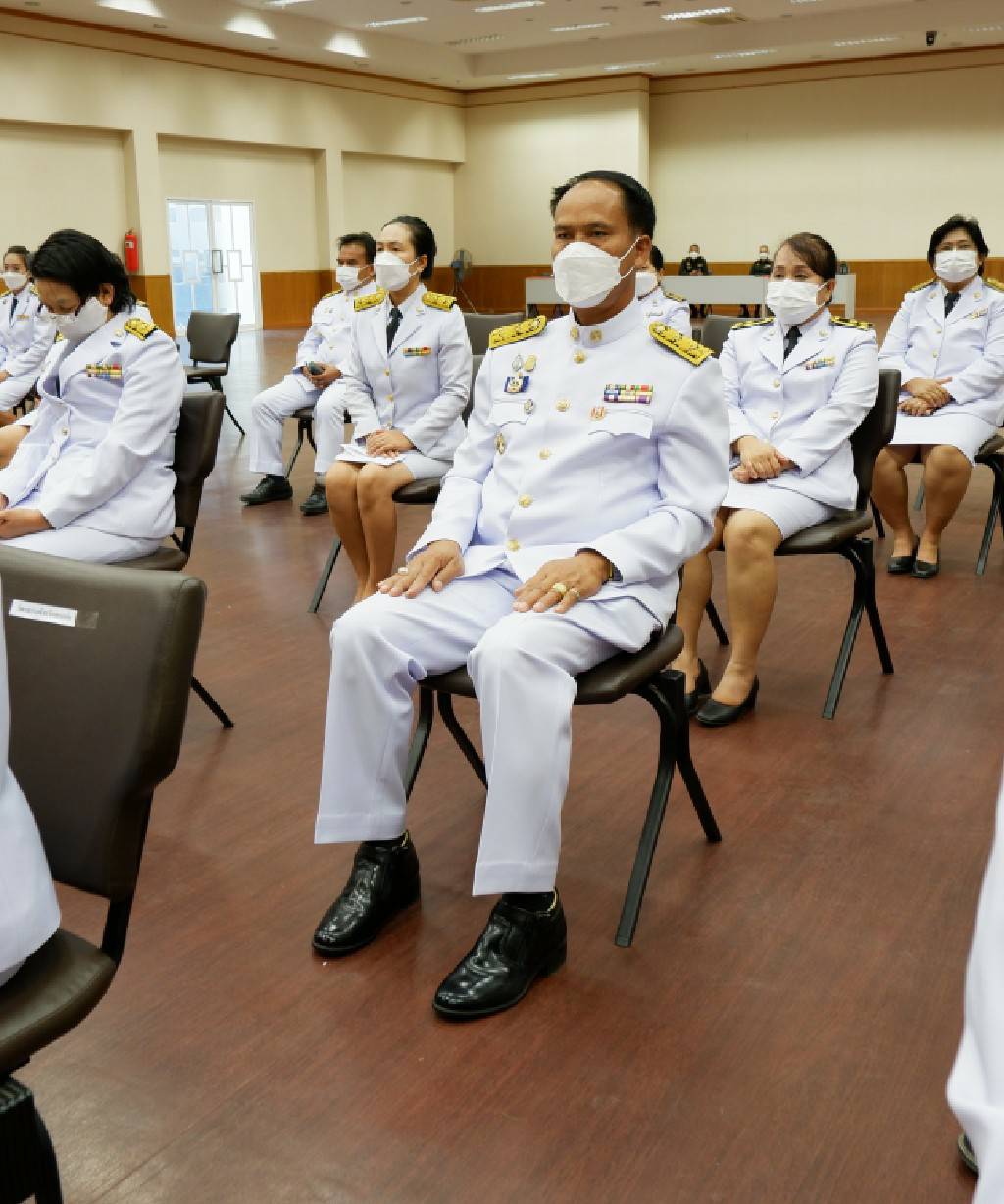 พช.ขอนแก่น : ร่วมพิธีวางพานพุ่มดอกไม้ ถวายราชสักการะหน้าพระบรมสาทิสลักษณ์สมเด็จพระนเรศวรมหาราช เนื่องในวันคล้ายวันกระทำยุทธหัตถีของสมเด็จพระนเรศวรมหาราช