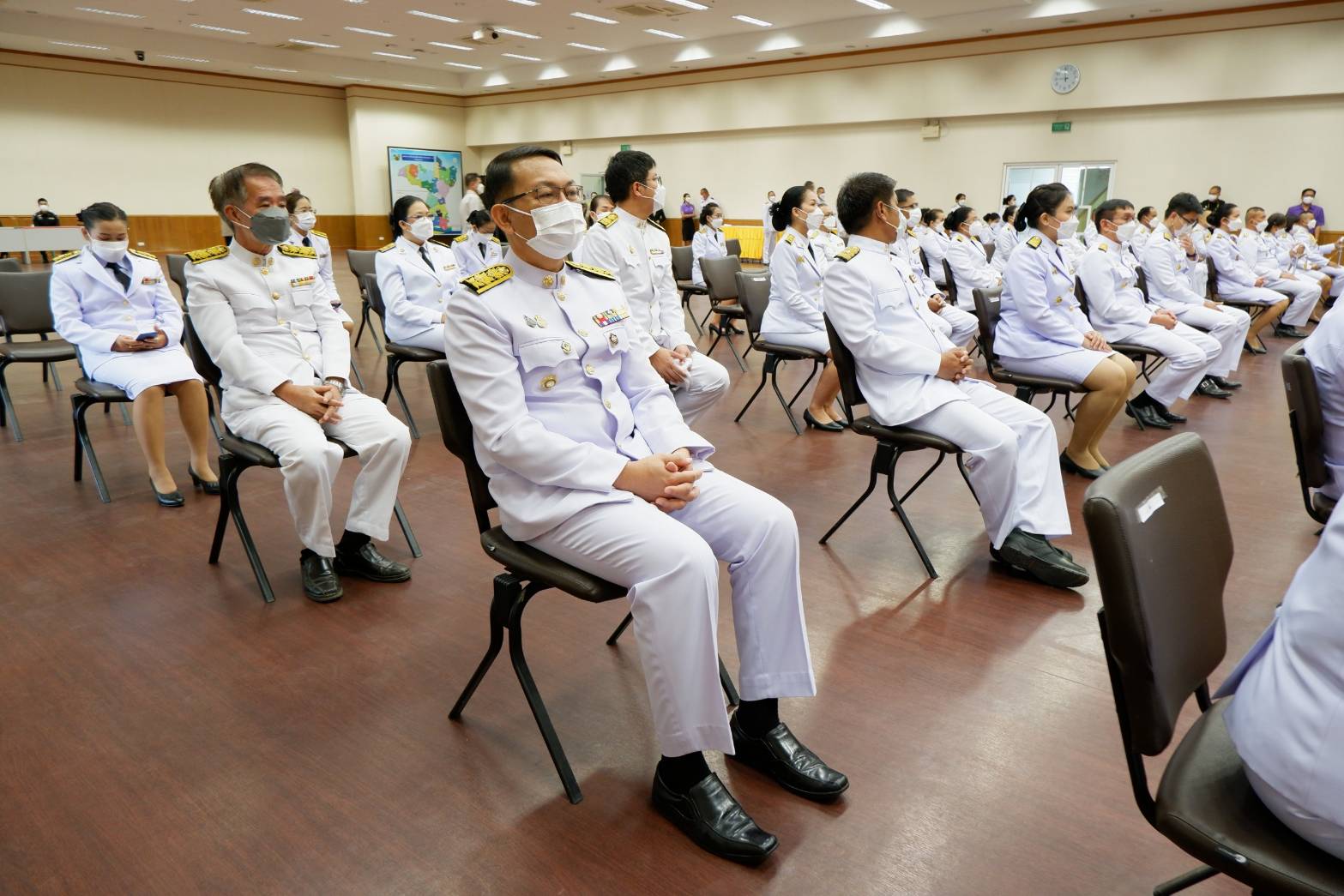 พช.ขอนแก่น : ร่วมพิธีวางพานพุ่มดอกไม้ ถวายราชสักการะหน้าพระบรมสาทิสลักษณ์สมเด็จพระนเรศวรมหาราช เนื่องในวันคล้ายวันกระทำยุทธหัตถีของสมเด็จพระนเรศวรมหาราช