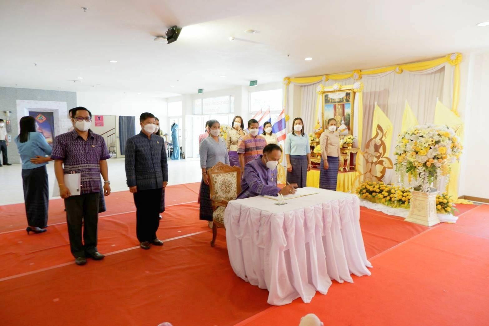 จังหวัดขอนแก่น :  จัดกิจกรรมเฉลิมพระเกียรติเนื่องในวันคล้ายวันประสูติของสมเด็จพระเจ้าลูกเธอ เจ้าฟ้าสิริวัณณวรี นารีรัตนราชกัญญา 8 มกราคม 2565 พร้อมเชิญชวนชาวขอนแก่นแต่งกายด้วยผ้าพื้นถิ่นลายพระราชทาน “ผ้ามัดหมี่ ลายขอเจ้าฟ้าสิริวัณณวรีฯ