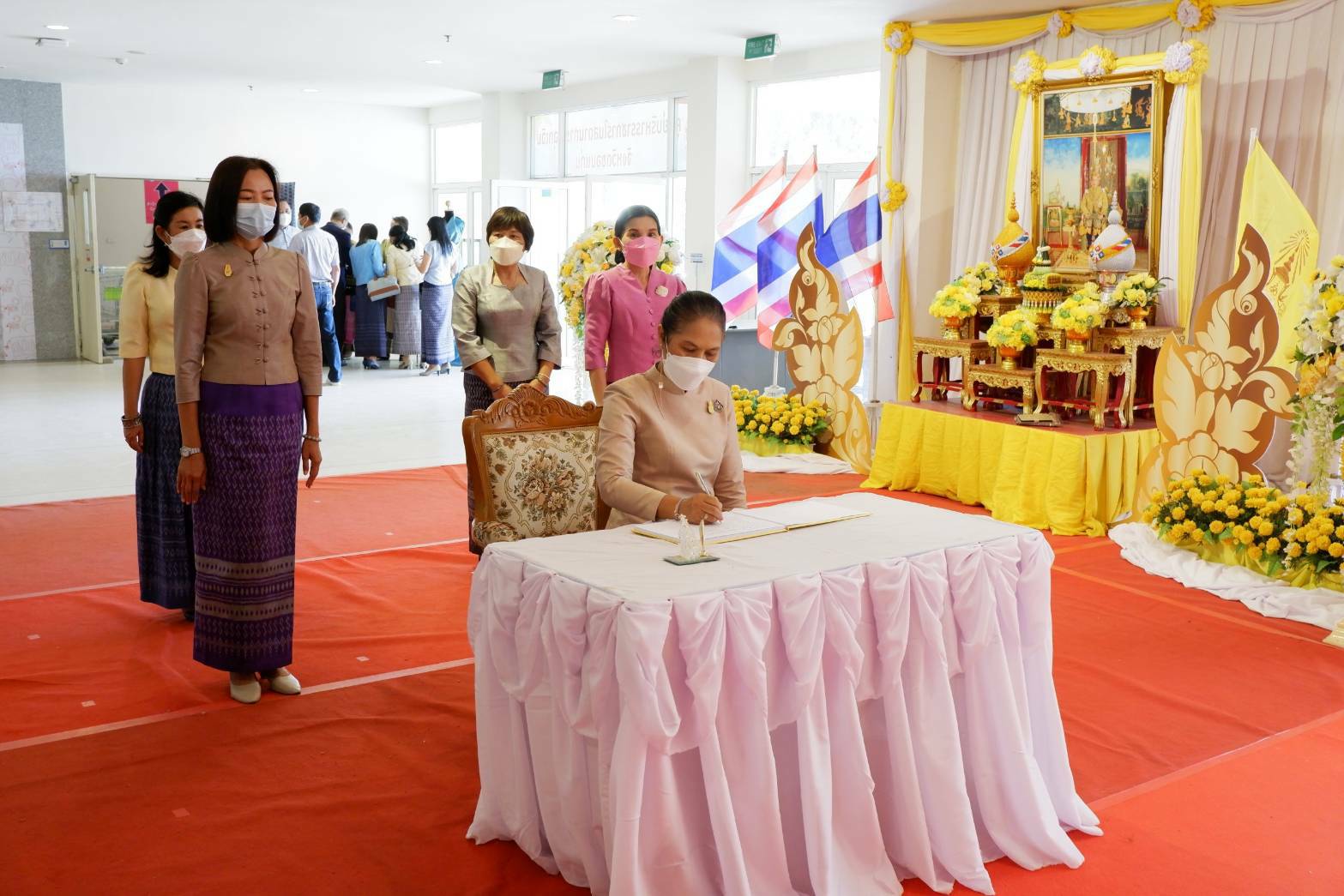จังหวัดขอนแก่น :  จัดกิจกรรมเฉลิมพระเกียรติเนื่องในวันคล้ายวันประสูติของสมเด็จพระเจ้าลูกเธอ เจ้าฟ้าสิริวัณณวรี นารีรัตนราชกัญญา 8 มกราคม 2565 พร้อมเชิญชวนชาวขอนแก่นแต่งกายด้วยผ้าพื้นถิ่นลายพระราชทาน “ผ้ามัดหมี่ ลายขอเจ้าฟ้าสิริวัณณวรีฯ