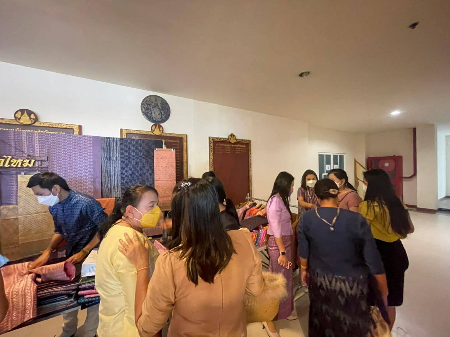 จังหวัดขอนแก่น :  จัดกิจกรรมเฉลิมพระเกียรติเนื่องในวันคล้ายวันประสูติของสมเด็จพระเจ้าลูกเธอ เจ้าฟ้าสิริวัณณวรี นารีรัตนราชกัญญา 8 มกราคม 2565 พร้อมเชิญชวนชาวขอนแก่นแต่งกายด้วยผ้าพื้นถิ่นลายพระราชทาน “ผ้ามัดหมี่ ลายขอเจ้าฟ้าสิริวัณณวรีฯ
