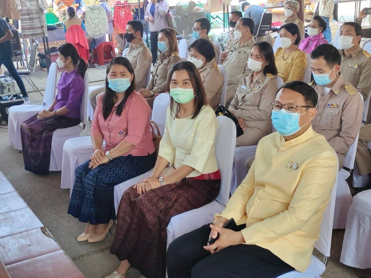 จังหวัดขอนแก่น :ผนึกกำลังภาครัฐ ภาคเอกชน ภาคประชาชนร่วมแรงร่วมใจจัดงาน ตลาดนัดชุมชน ประชาสุขใจ สู้ภัย COVID -19