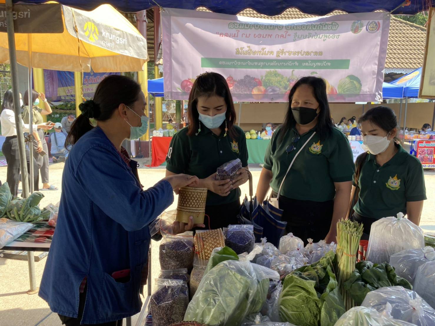 จังหวัดขอนแก่น :ผนึกกำลังภาครัฐ ภาคเอกชน ภาคประชาชนร่วมแรงร่วมใจจัดงาน ตลาดนัดชุมชน ประชาสุขใจ สู้ภัย COVID -19