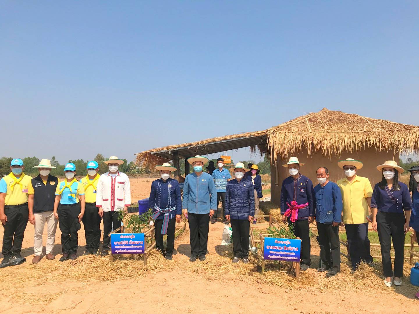 ผู้บริหารกรมการพัฒนาชุมชน ลงพื้นที่จังหวัดขอนแก่น ติดตามตรวจเยี่ยมและร่วมกิจกรรมเอามื้อสามัคคี ” โคก หนอง นา โมเดล ” ตามโครงการพัฒนาพื้นที่ต้นแบบการพัฒนาคุณภาพชีวิตตามหลักทฤษฎีใหม่ ประยุกต์สู่โคกหนองนาโมเดล ระดับตำบล CLM 