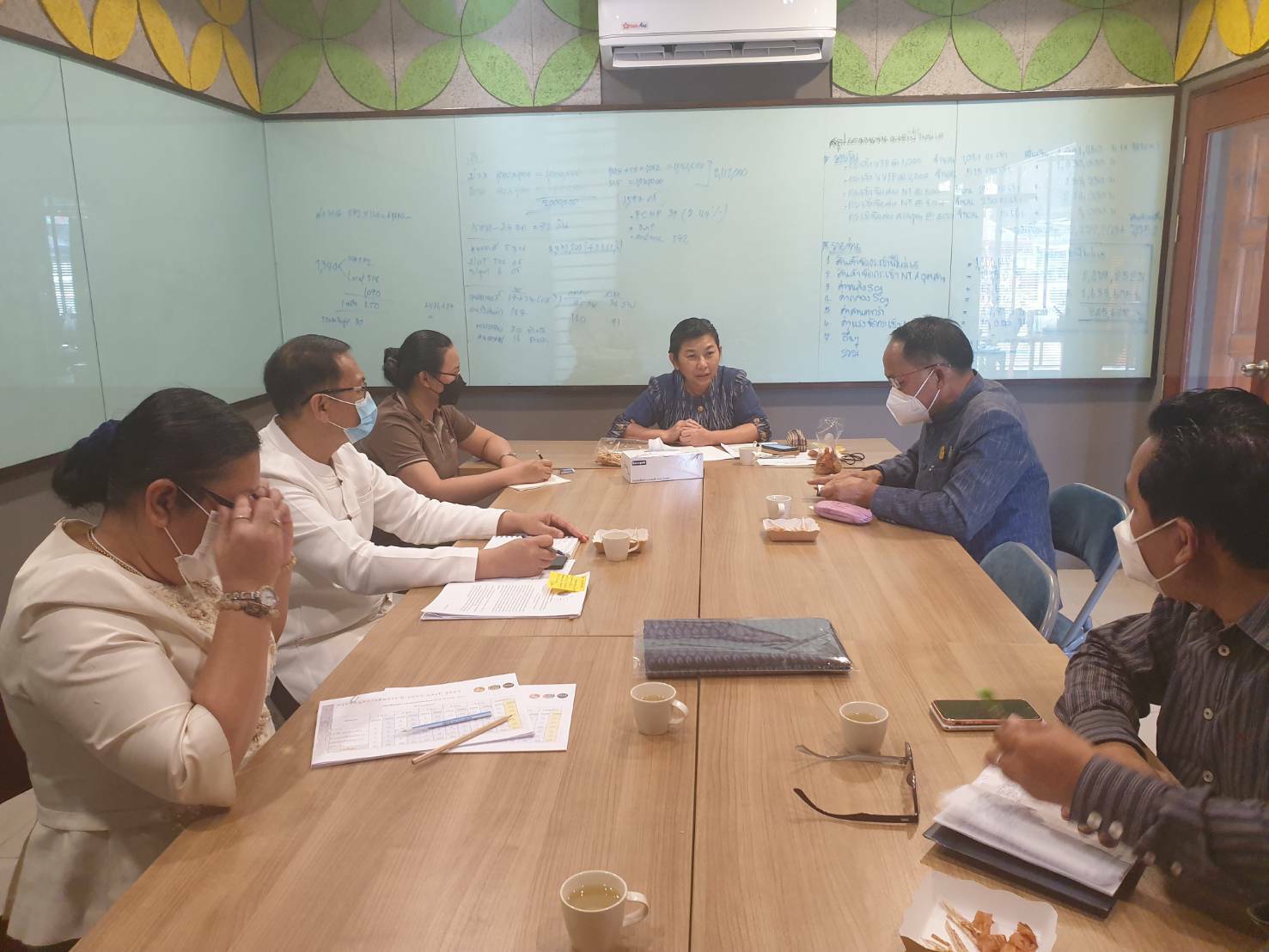 พช.ขอนแก่น : ประชุมหารือแผนการดำเนินงานศูนย์ส่งเสริมและพัฒนาสินค้า OTOP
