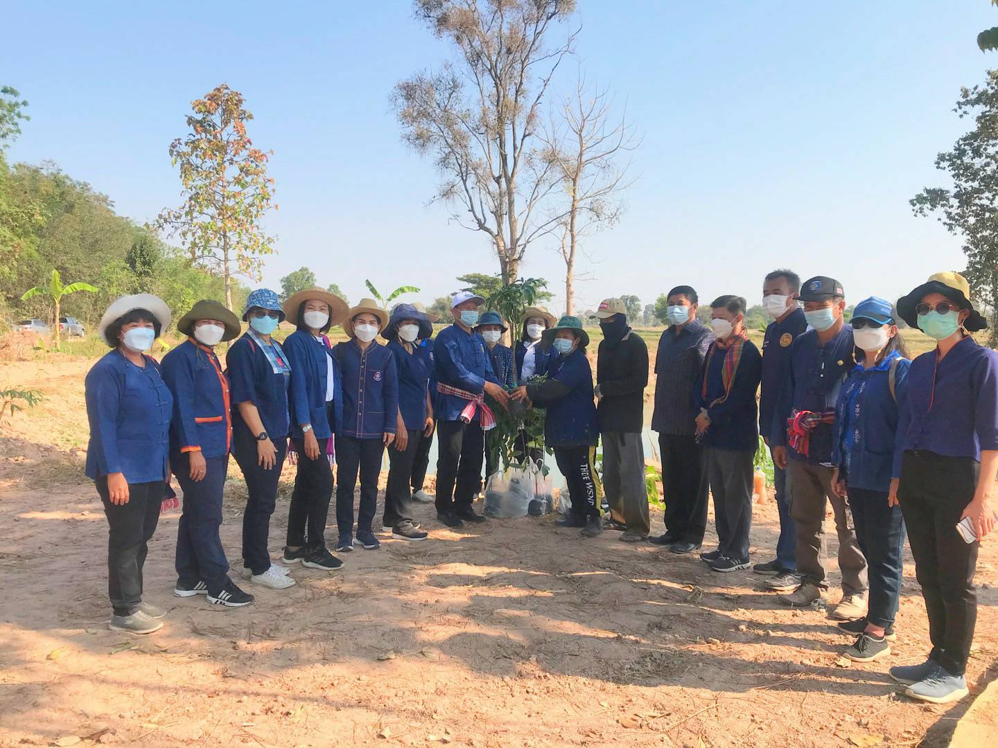 พช.ขอนแก่น : รองอธิบดีกรมการพัฒนาชุมชน “นายนิวัติ น้อยผาง” ลงพื้นที่ตรวจเยี่ยมและติดตามผลการดำเนินงานโครงการพัฒนาพื้นที่ต้นแบบการพัฒนาคุณภาพชีวิต ตามหลักทฤษฎีใหม่ประยุกต์สู่ โคก หนอง นา โมเดล จังหวัดขอนแก่น