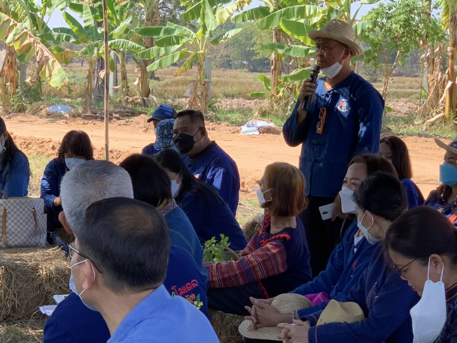 พช.ขอนแก่น : รองอธิบดีกรมการพัฒนาชุมชน “นายนิวัติ น้อยผาง” ลงพื้นที่ตรวจเยี่ยมและติดตามผลการดำเนินงานโครงการพัฒนาพื้นที่ต้นแบบการพัฒนาคุณภาพชีวิต ตามหลักทฤษฎีใหม่ประยุกต์สู่ โคก หนอง นา โมเดล จังหวัดขอนแก่น