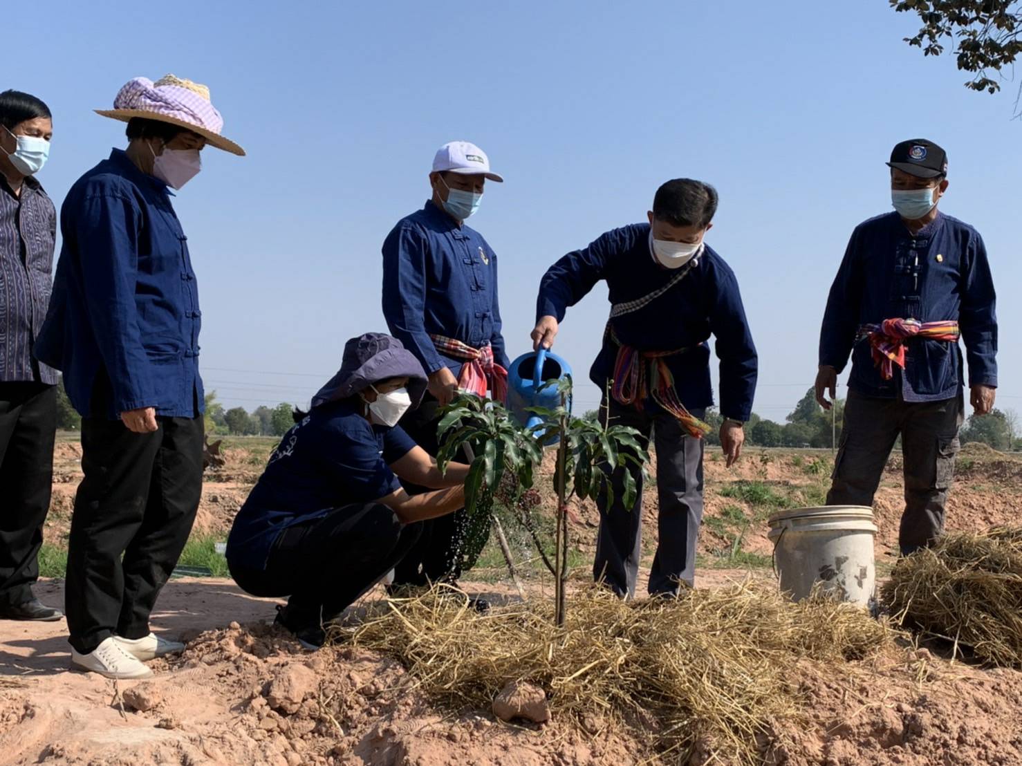 พช.ขอนแก่น : รองอธิบดีกรมการพัฒนาชุมชน “นายนิวัติ น้อยผาง” ลงพื้นที่ตรวจเยี่ยมและติดตามผลการดำเนินงานโครงการพัฒนาพื้นที่ต้นแบบการพัฒนาคุณภาพชีวิต ตามหลักทฤษฎีใหม่ประยุกต์สู่ โคก หนอง นา โมเดล จังหวัดขอนแก่น