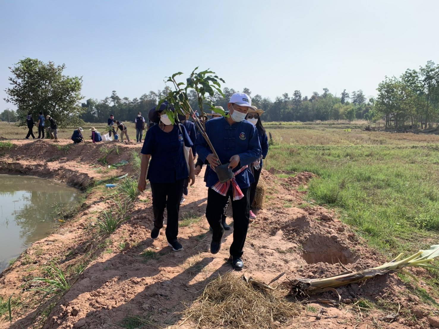 พช.ขอนแก่น : รองอธิบดีกรมการพัฒนาชุมชน “นายนิวัติ น้อยผาง” ลงพื้นที่ตรวจเยี่ยมและติดตามผลการดำเนินงานโครงการพัฒนาพื้นที่ต้นแบบการพัฒนาคุณภาพชีวิต ตามหลักทฤษฎีใหม่ประยุกต์สู่ โคก หนอง นา โมเดล จังหวัดขอนแก่น