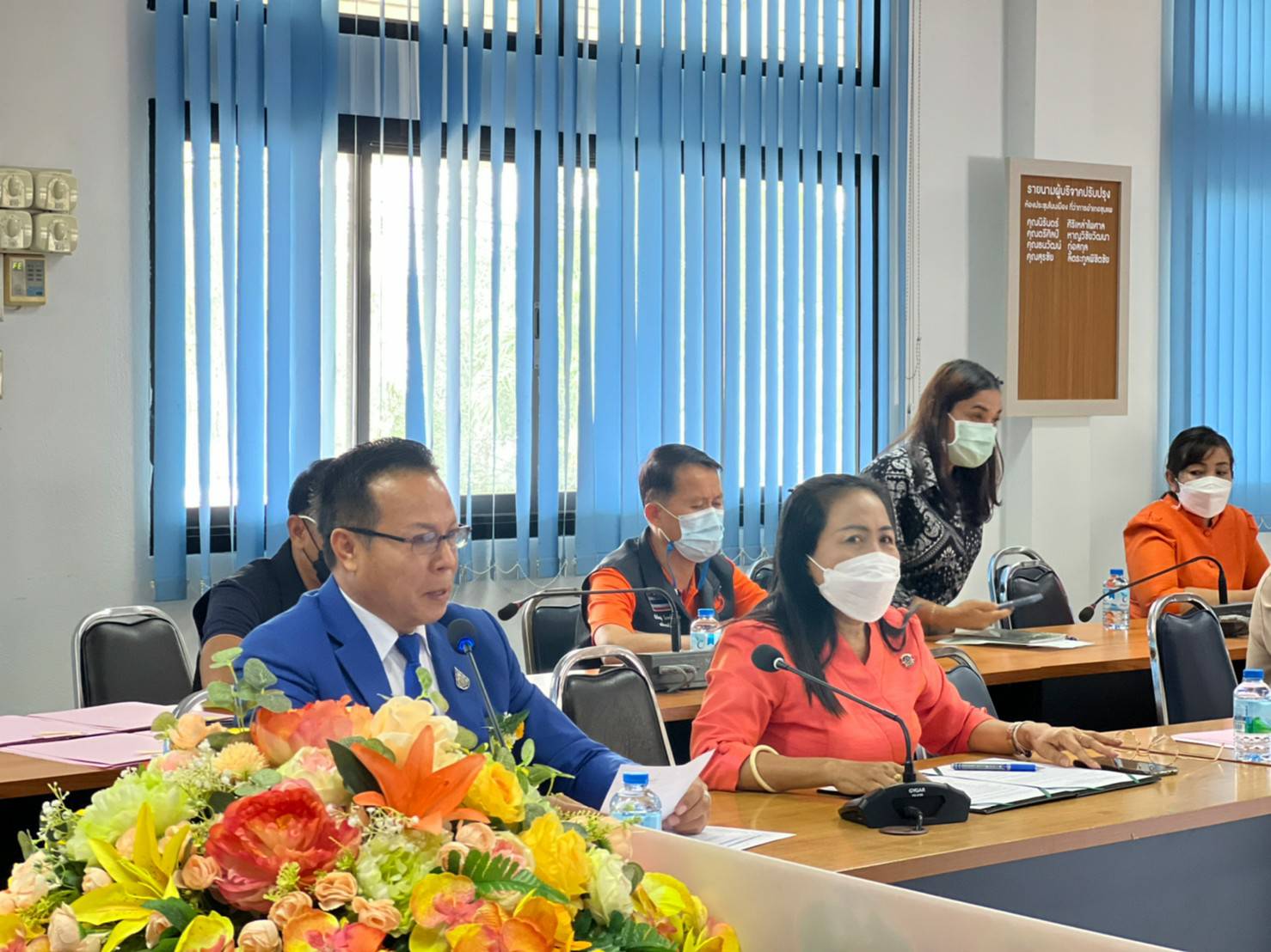 จังหวัดขอนแก่น : อำเภอชุมแพ จัดพิธีลงนามประสานความร่วมมือ ( MOU ) ขจัดความยากจนและพัฒนาคนทุกช่วงวัยอย่างยั่งยืน ตามหลักปรัชญาของเศรษฐกิจพอเพียง ภายใต้ยุทธศาสตร์ “แก่นคูน เกื้อกูล คนขอนแก่นไม่ทอดทิ้งกัน”