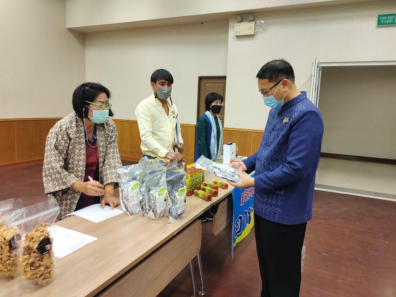พช.ขอนแก่น : คัดเลือกผลิตภัณฑ์ OTOP เพื่อจัดจำหน่ายในศูนย์ส่งเสริมและพัฒนาสินค้า OTOP จังหวัดขอนแก่น