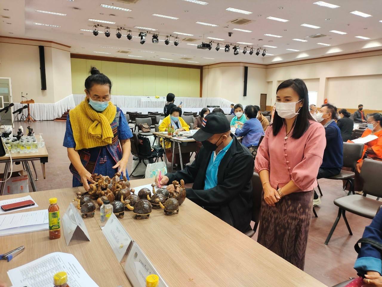 พช.ขอนแก่น : คัดเลือกผลิตภัณฑ์ OTOP เพื่อจัดจำหน่ายในศูนย์ส่งเสริมและพัฒนาสินค้า OTOP จังหวัดขอนแก่น
