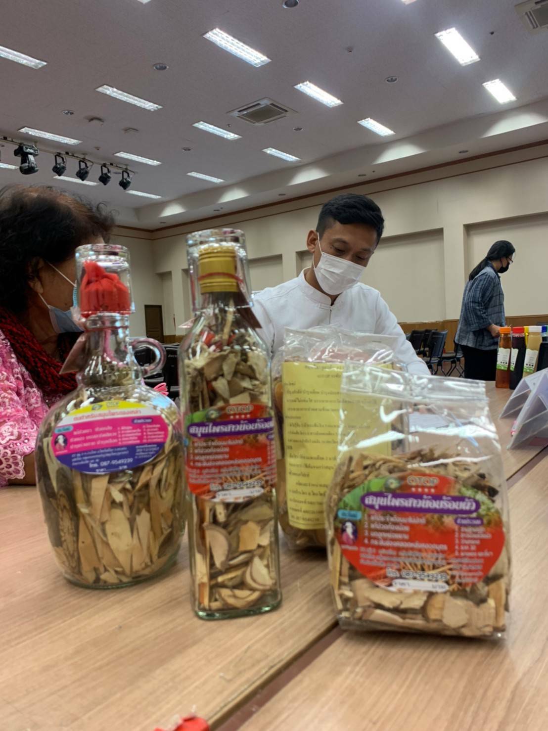 พช.ขอนแก่น : คัดเลือกผลิตภัณฑ์ OTOP เพื่อจัดจำหน่ายในศูนย์ส่งเสริมและพัฒนาสินค้า OTOP จังหวัดขอนแก่น